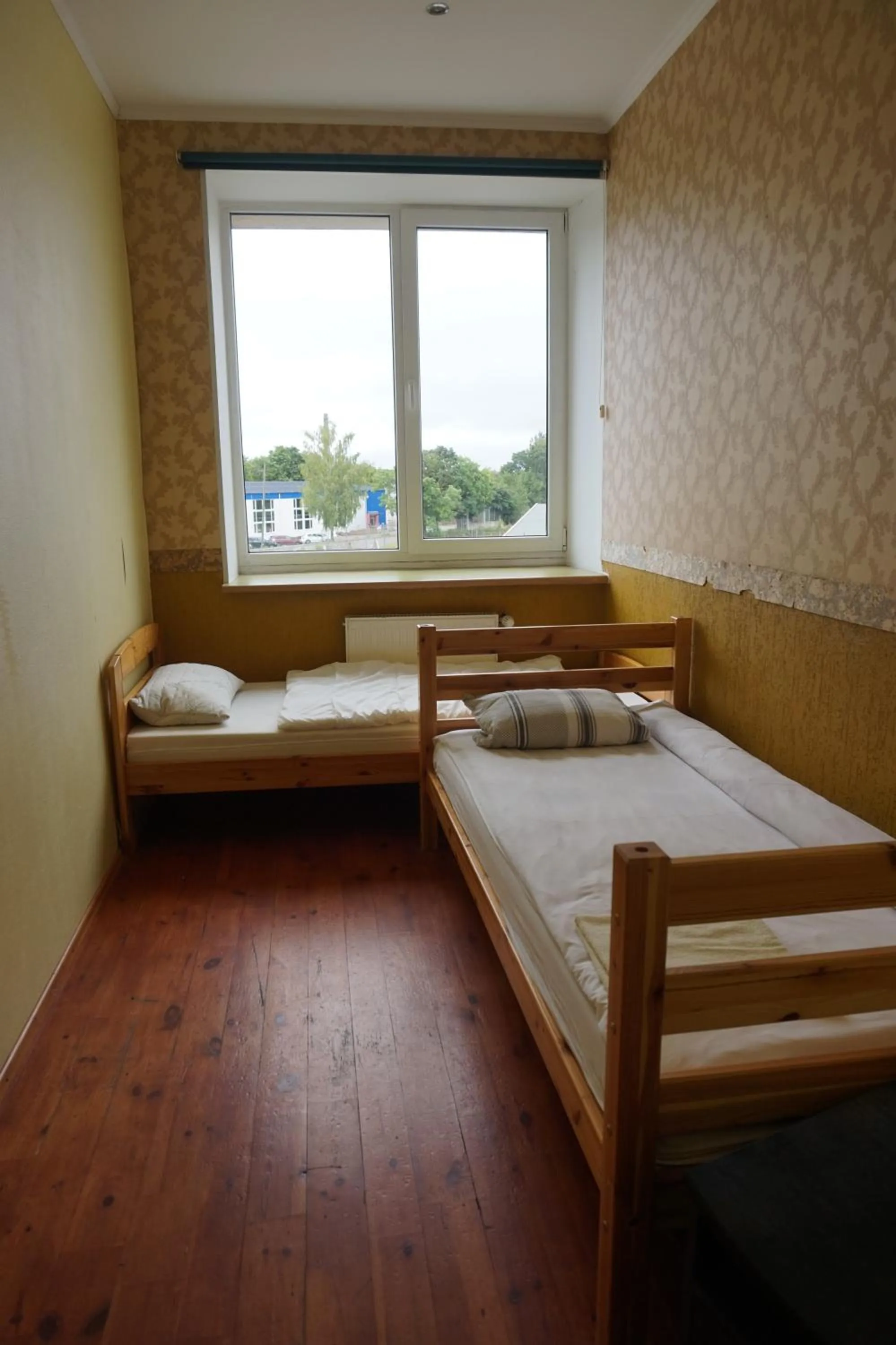 Bed in 2-Bed Dormitory Room with Shared Bathroom  in Hotel Erfolg