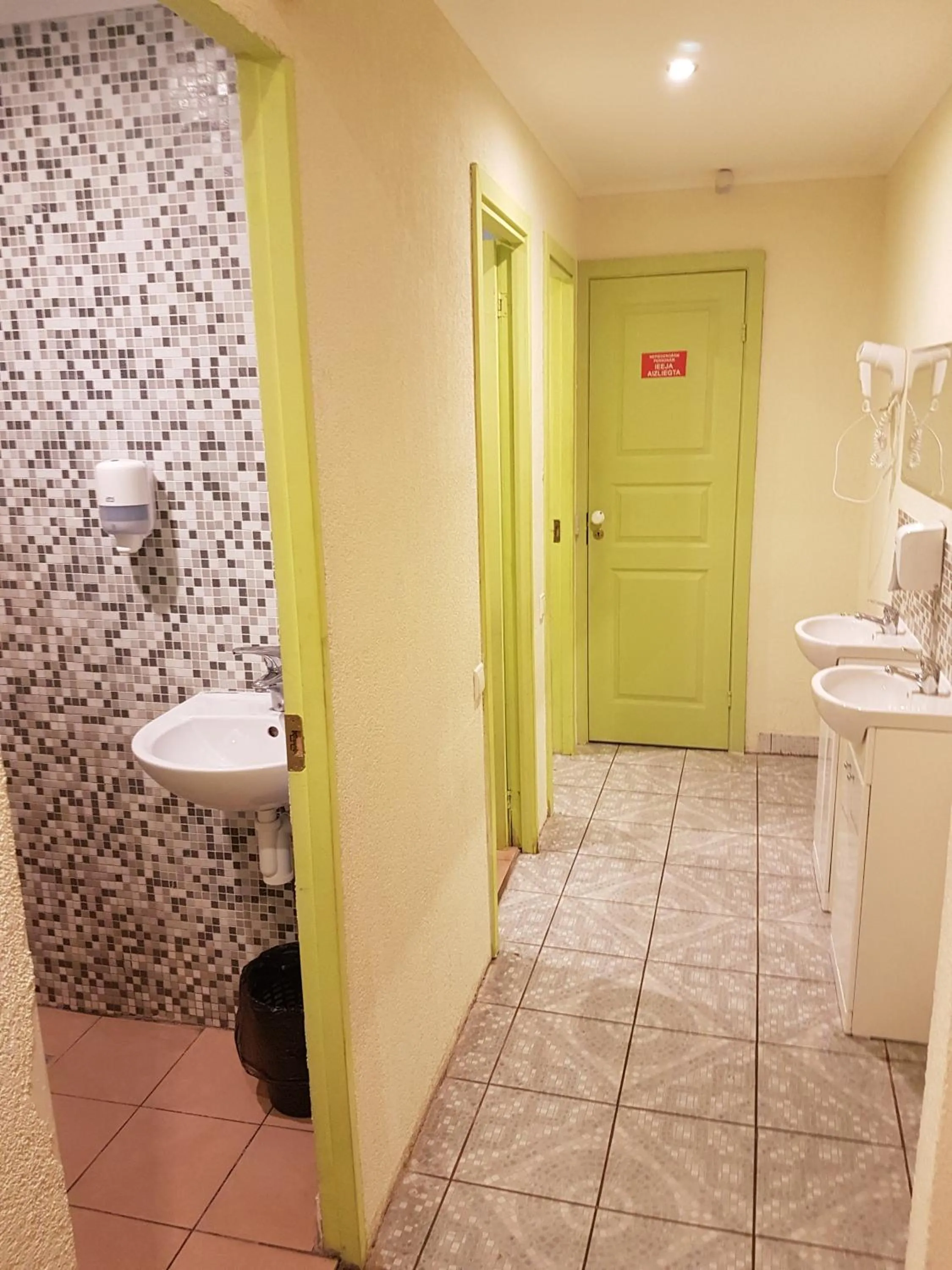 Shower in Hotel Erfolg