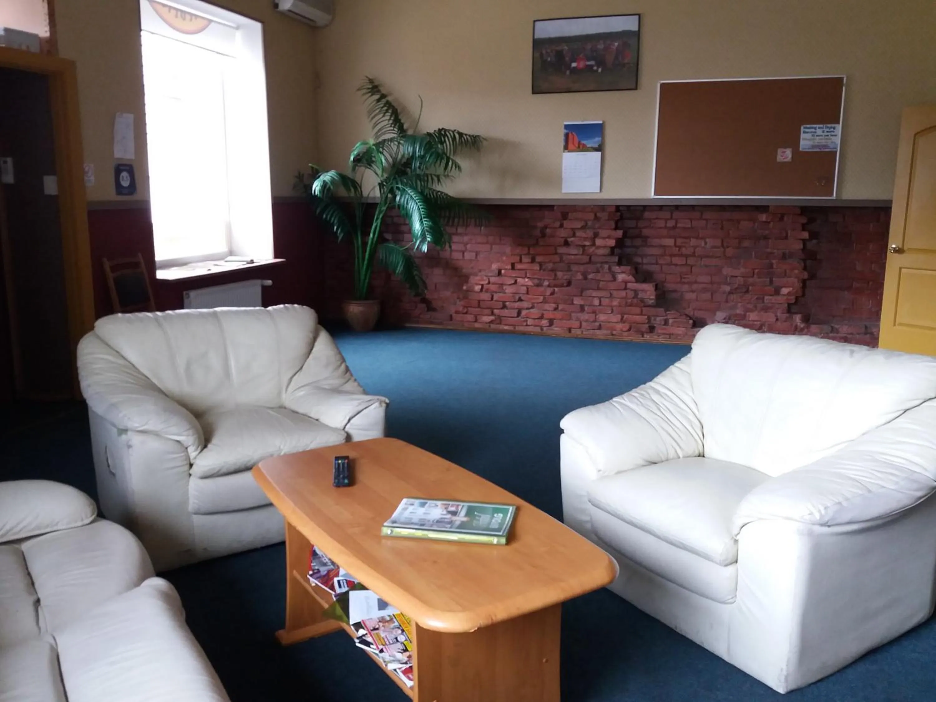 Communal lounge/ TV room in Hotel Erfolg