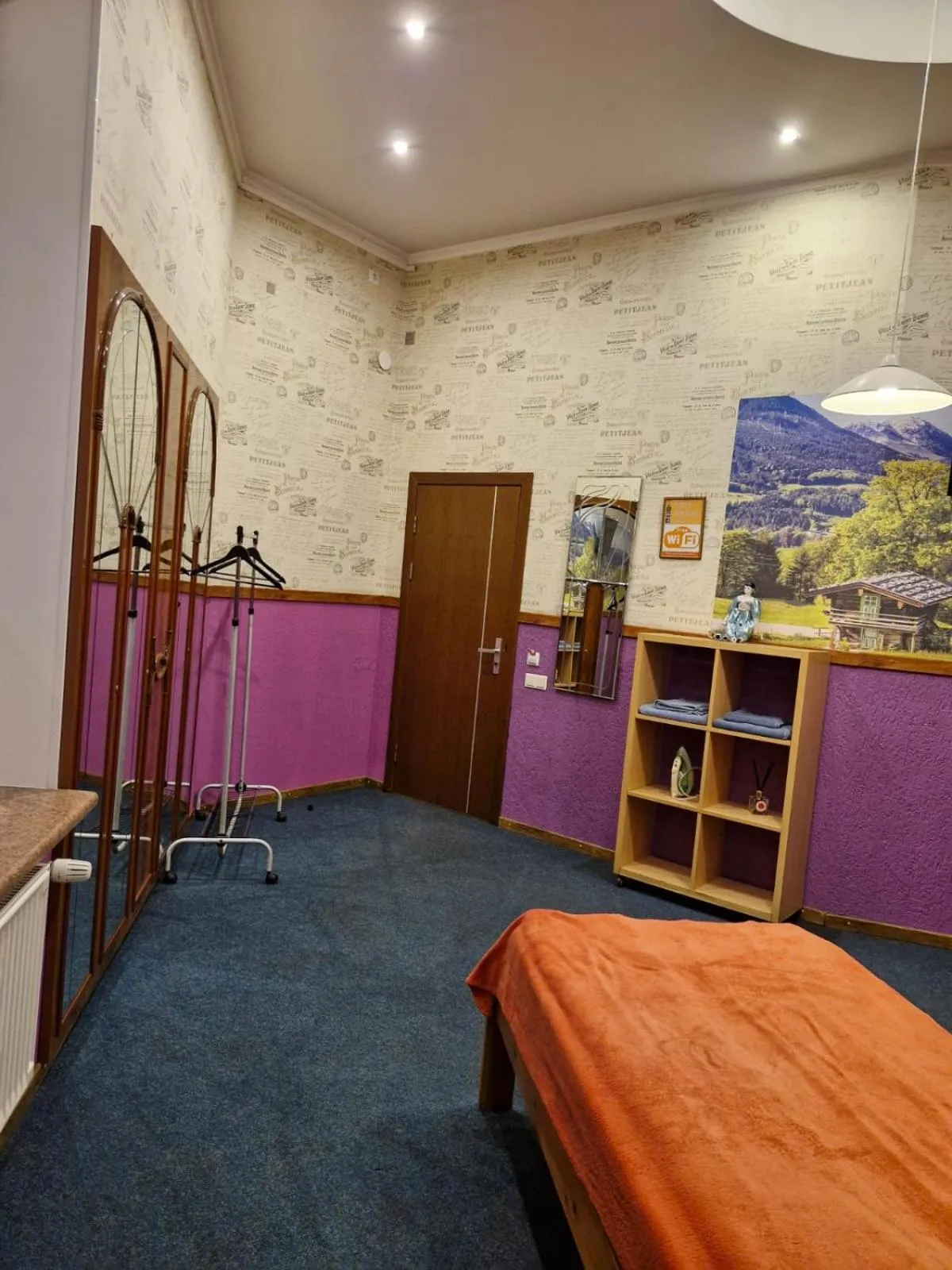 Photo of the whole room, Bed in Hotel Erfolg