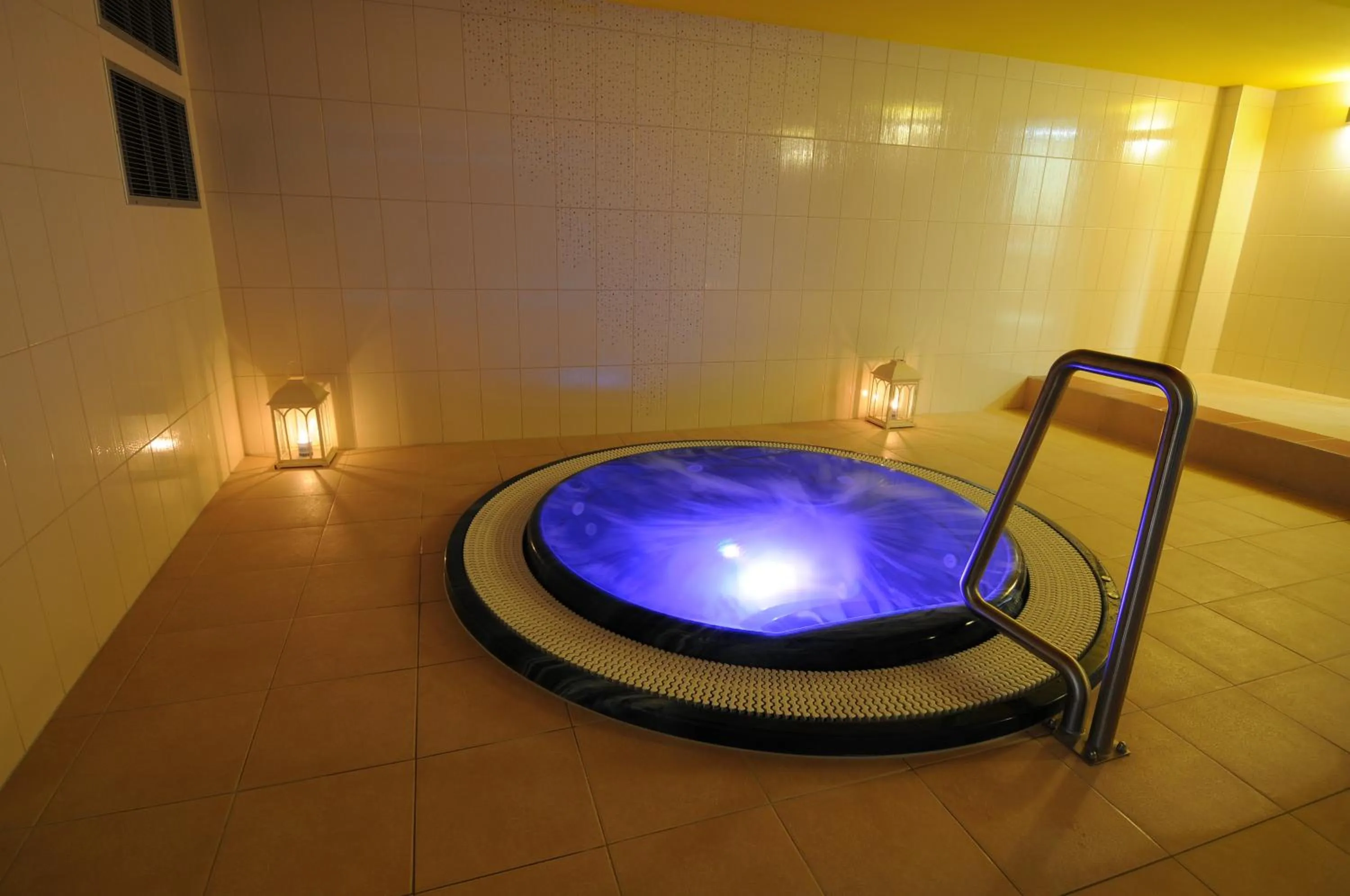 Hot Tub in Wellness Resort Energetic
