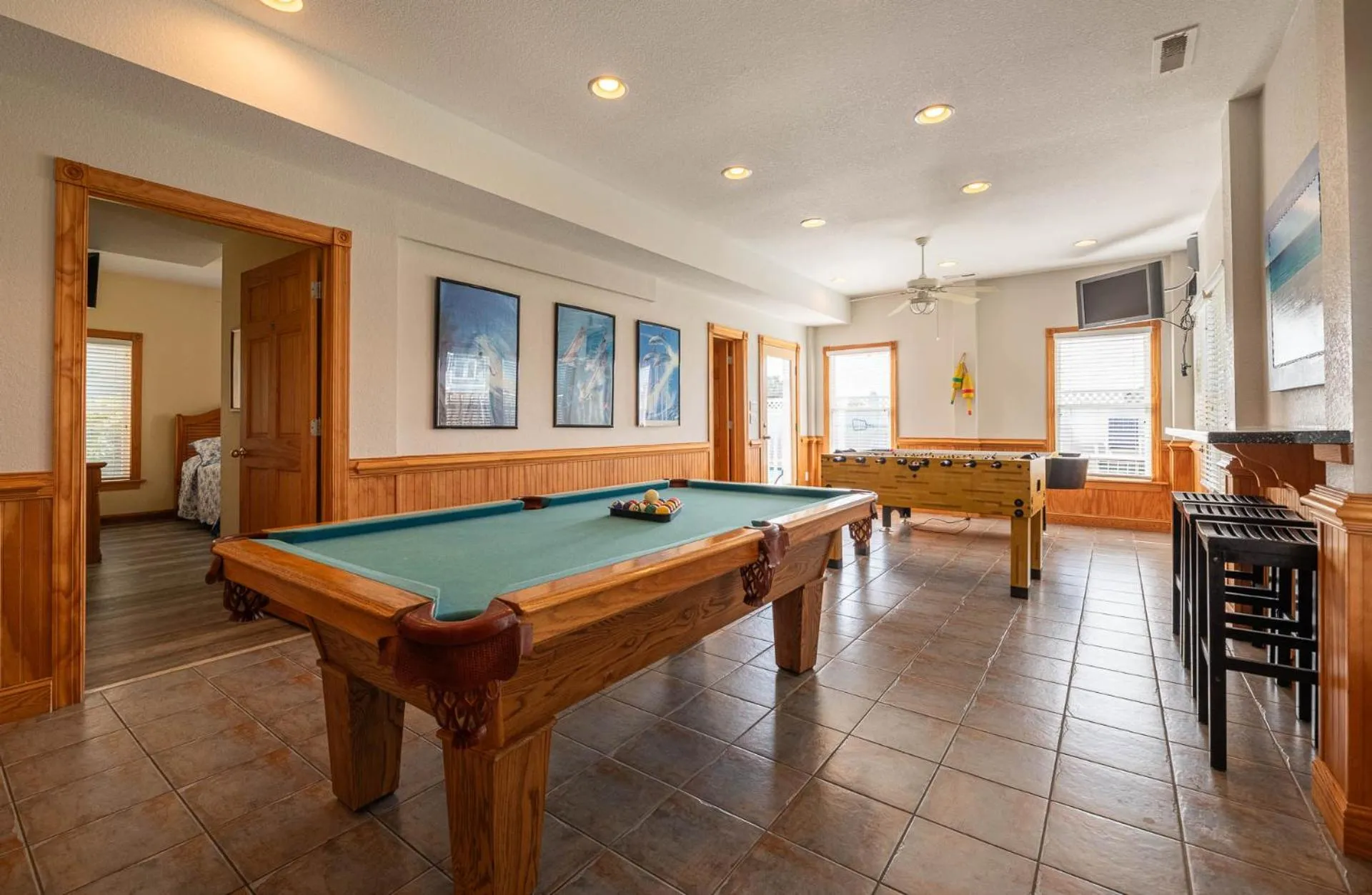 Carolina Dreamin' - Nags Head, Private Beach Access w/Parking Passes, Pool, Hot Tub, Pool Table, Pets OK