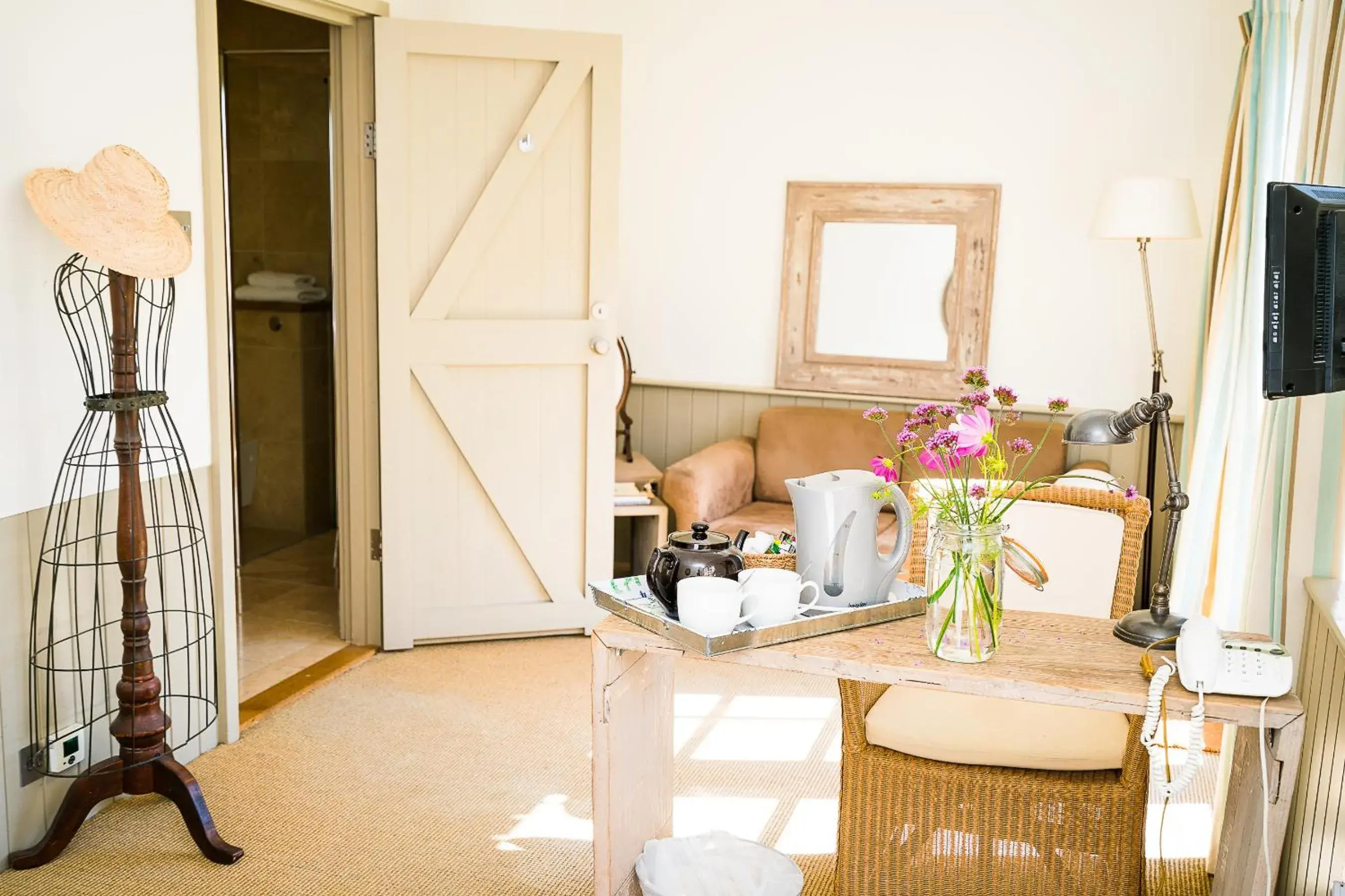 Garden Room - Dog Friendly in Fleur Du Jardin Garden Room - Dog Friendly in Fleur Du Jardin