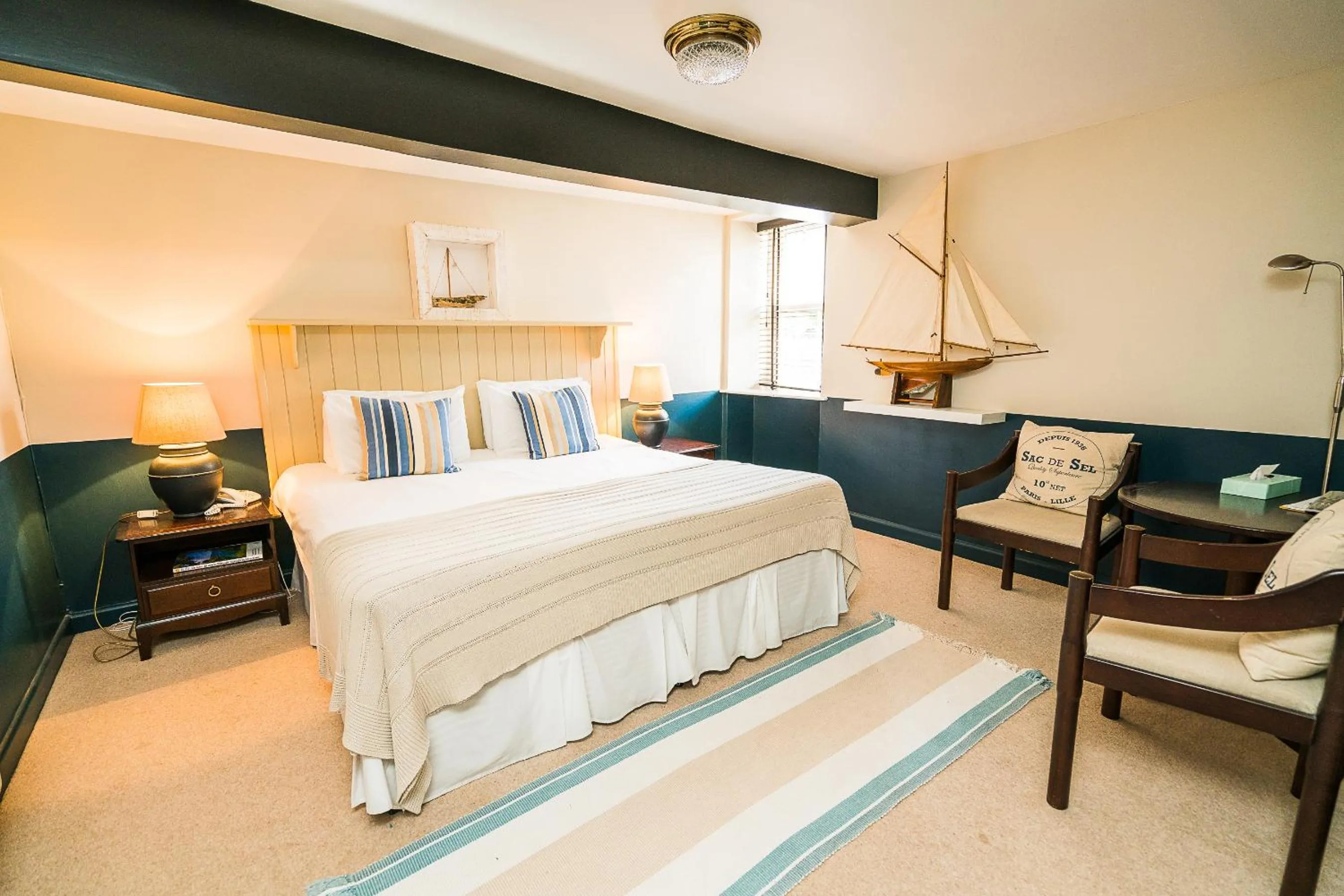 Bedroom, Bed in Fleur Du Jardin