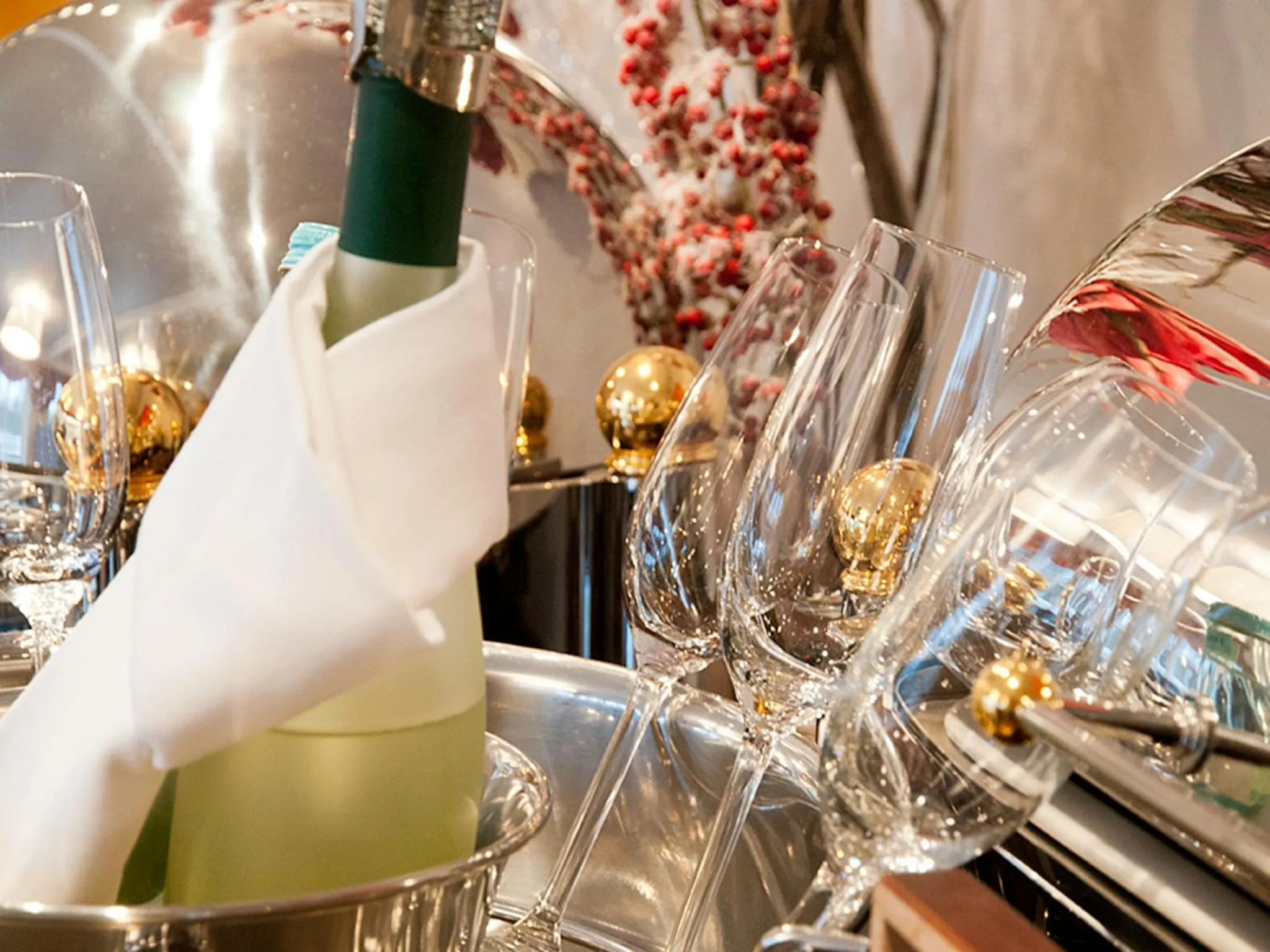 Buffet breakfast in Amethyst Hotel Garni Lüneburg Inklusive Parkplatz