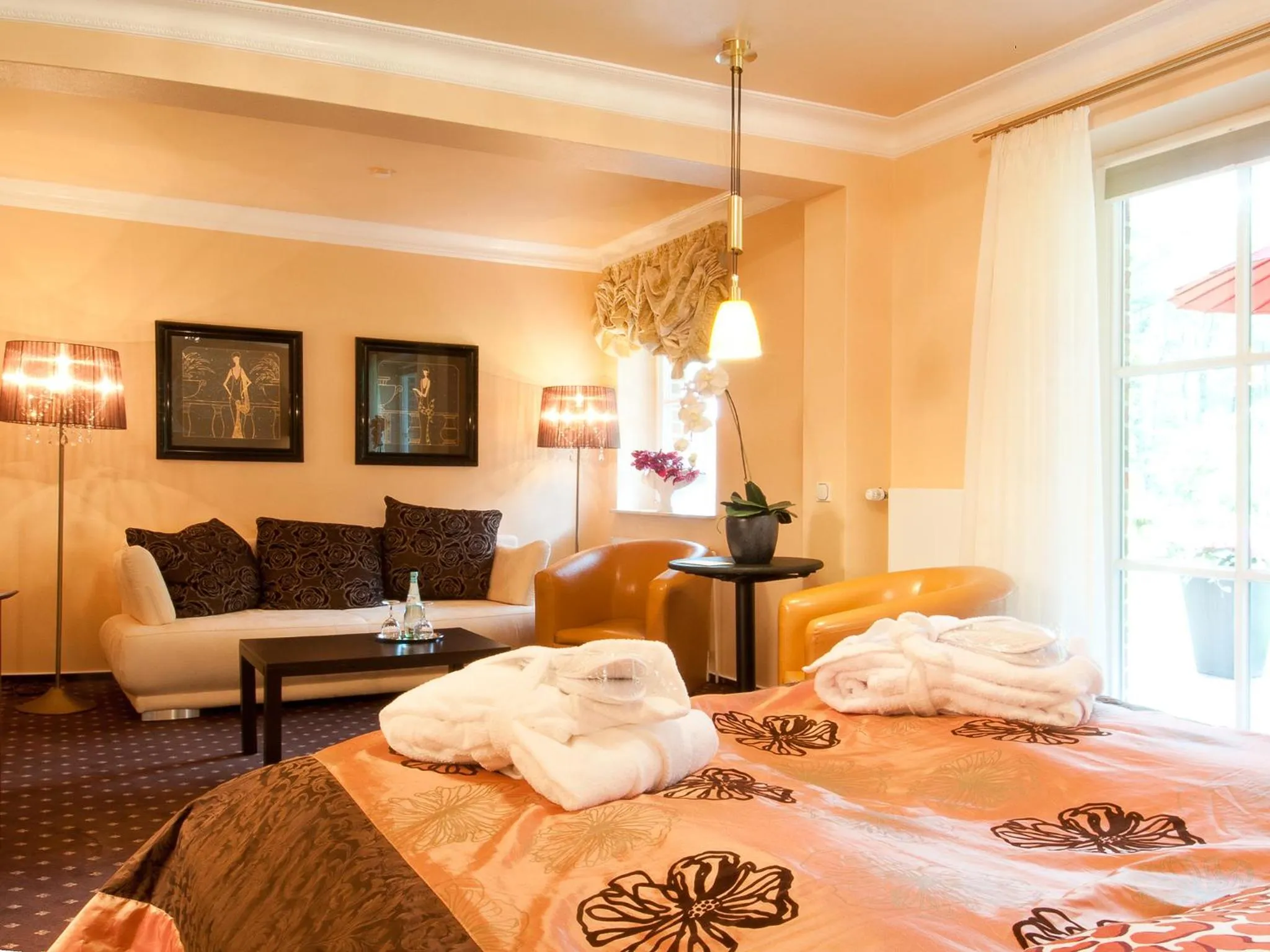 Photo of the whole room, Bed in Amethyst Hotel Garni Lüneburg Inklusive Parkplatz