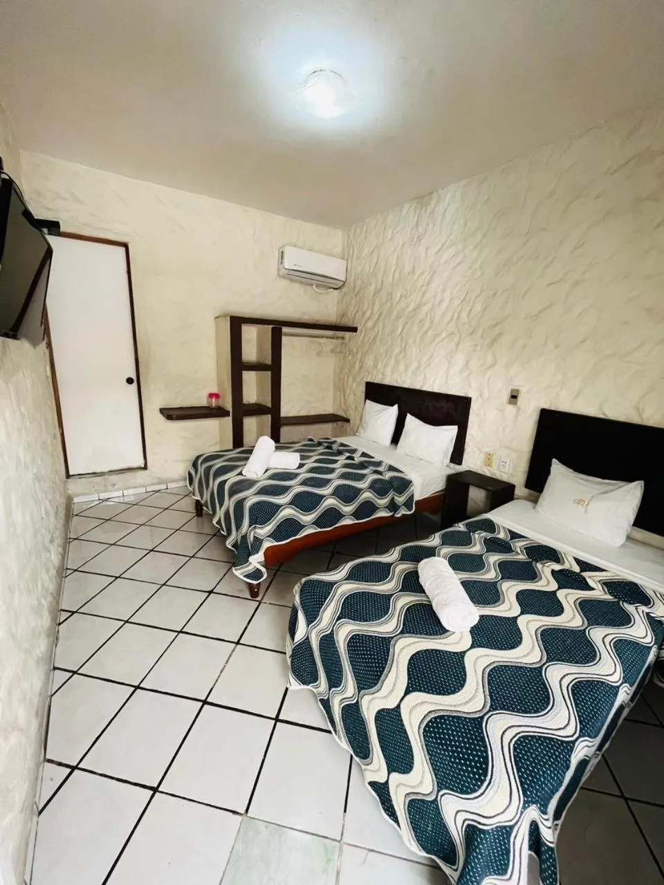 Photo of the whole room, Bed in Hotel Playa de Oro - Enfrente de WTC y Plazas Comerciales