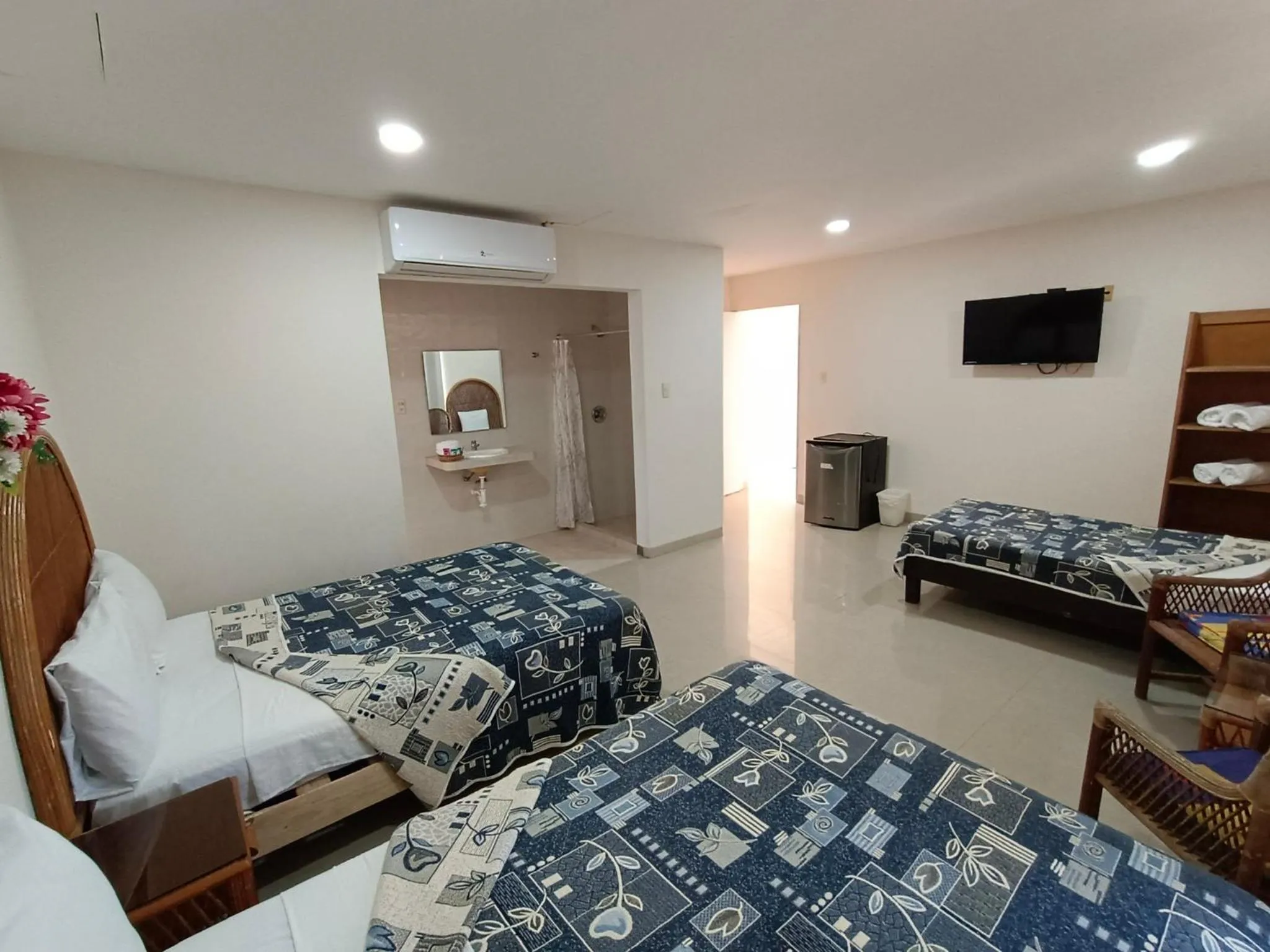 Photo of the whole room, Bed in Hotel Playa de Oro - Enfrente de WTC y Plazas Comerciales