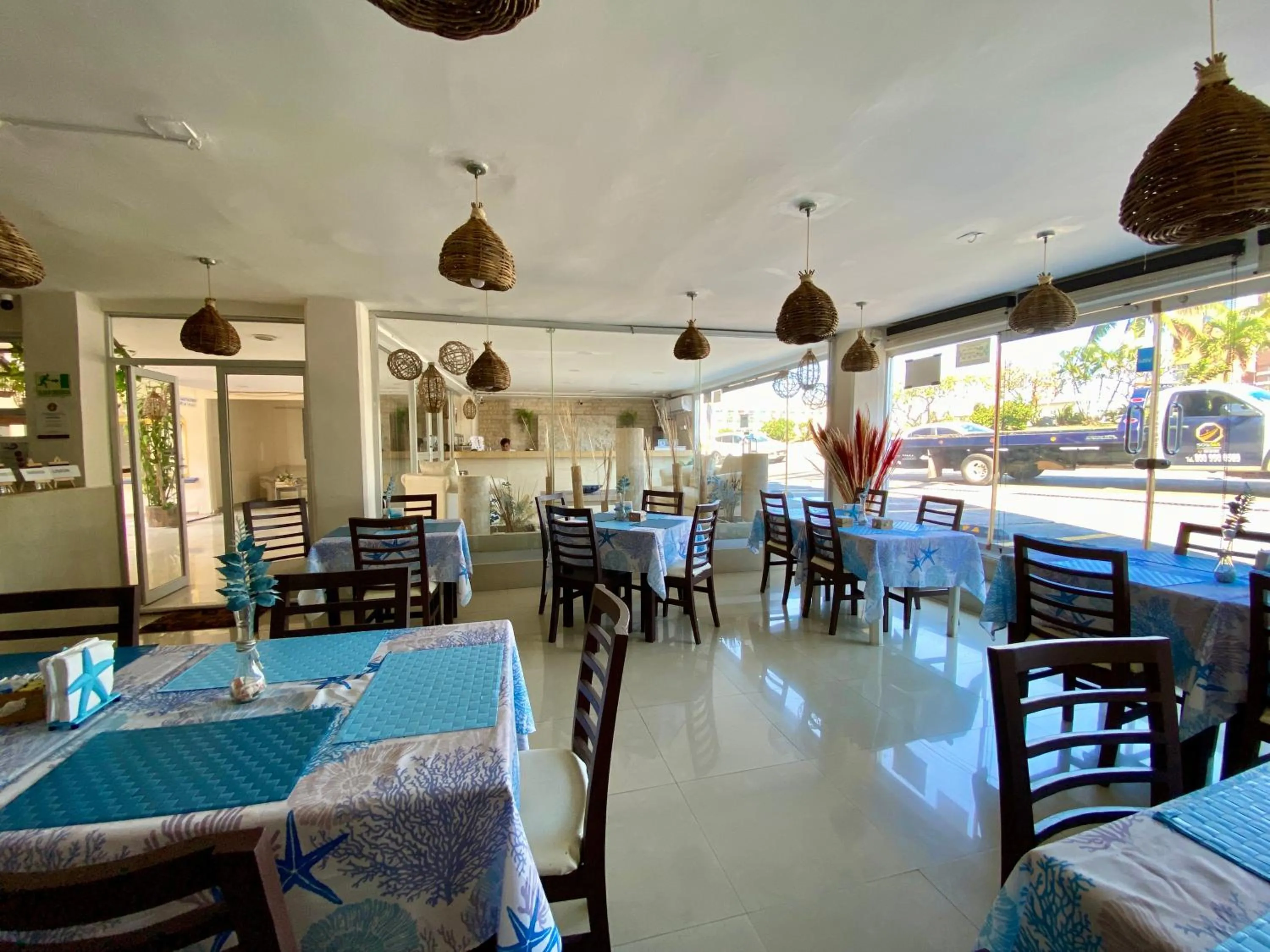 Restaurant/places to eat in Hotel Playa de Oro - Enfrente de WTC y Plazas Comerciales