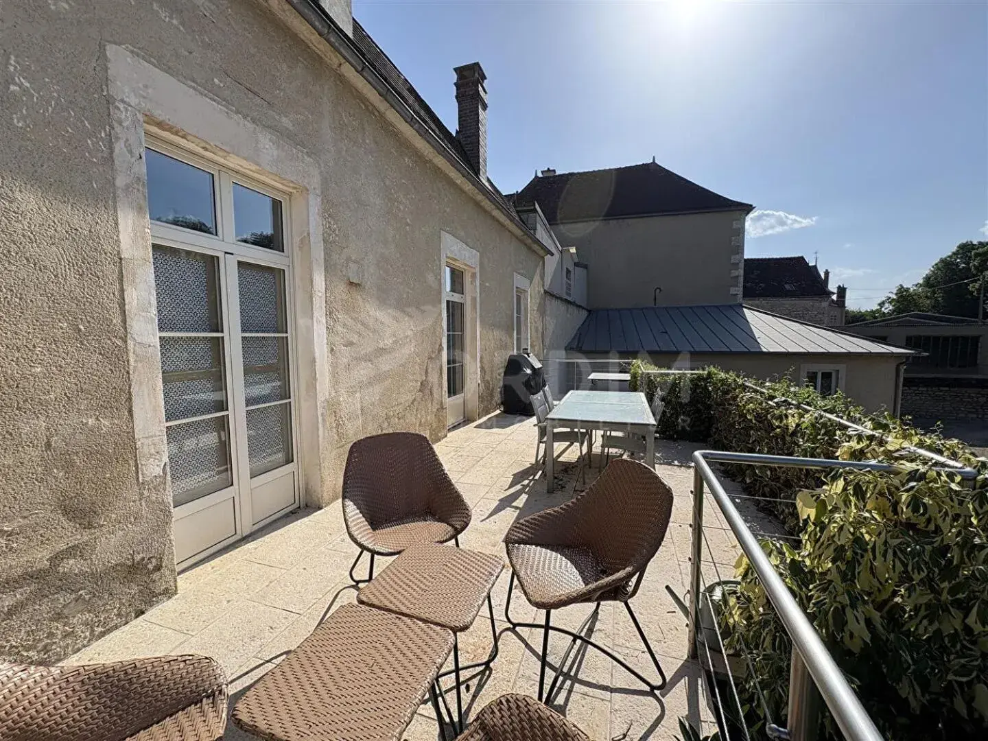 Six-Bedroom House in Logis Hostellerie des Clos et restaurant Bistrot des grands crus et Maison de la tour Chablis Six-Bedroom House in Logis Hostellerie des Clos et restaurant Bistrot des grands crus et Maison de la tour Chablis