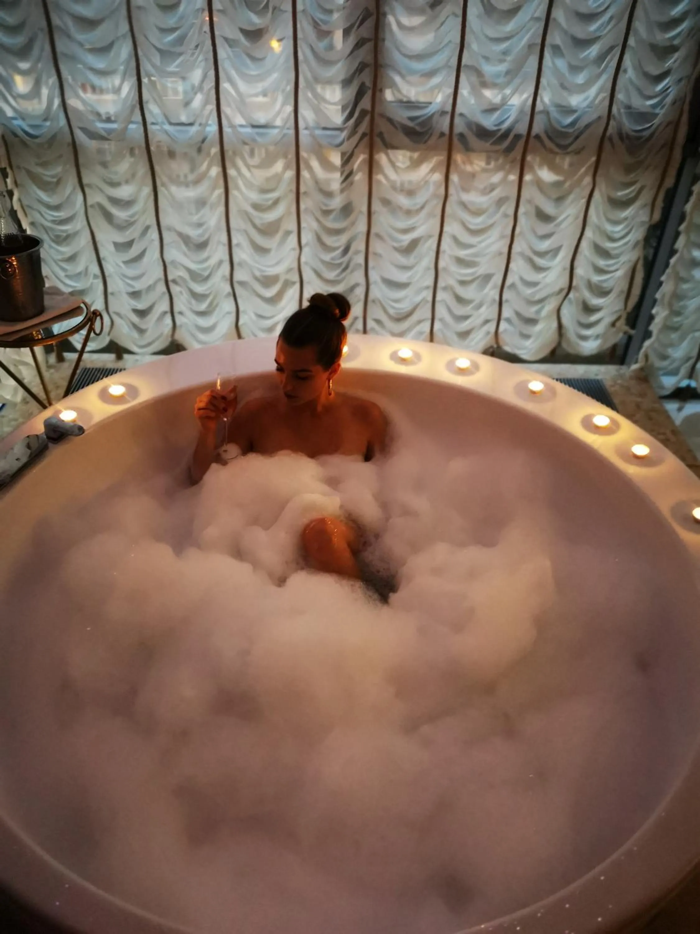 President Jacuzzi Apartment by LIUKSAI