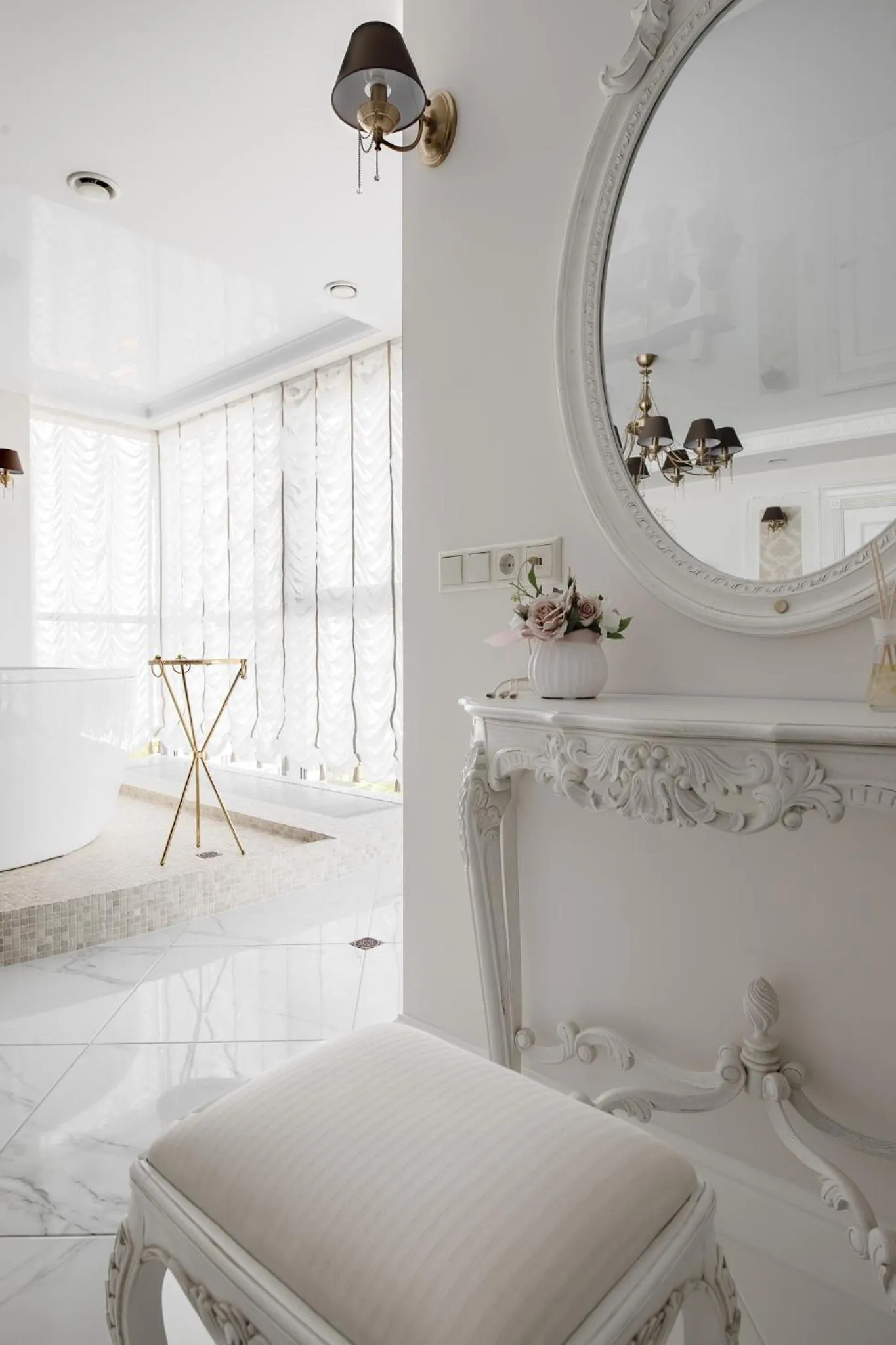 President Jacuzzi Apartment by LIUKSAI