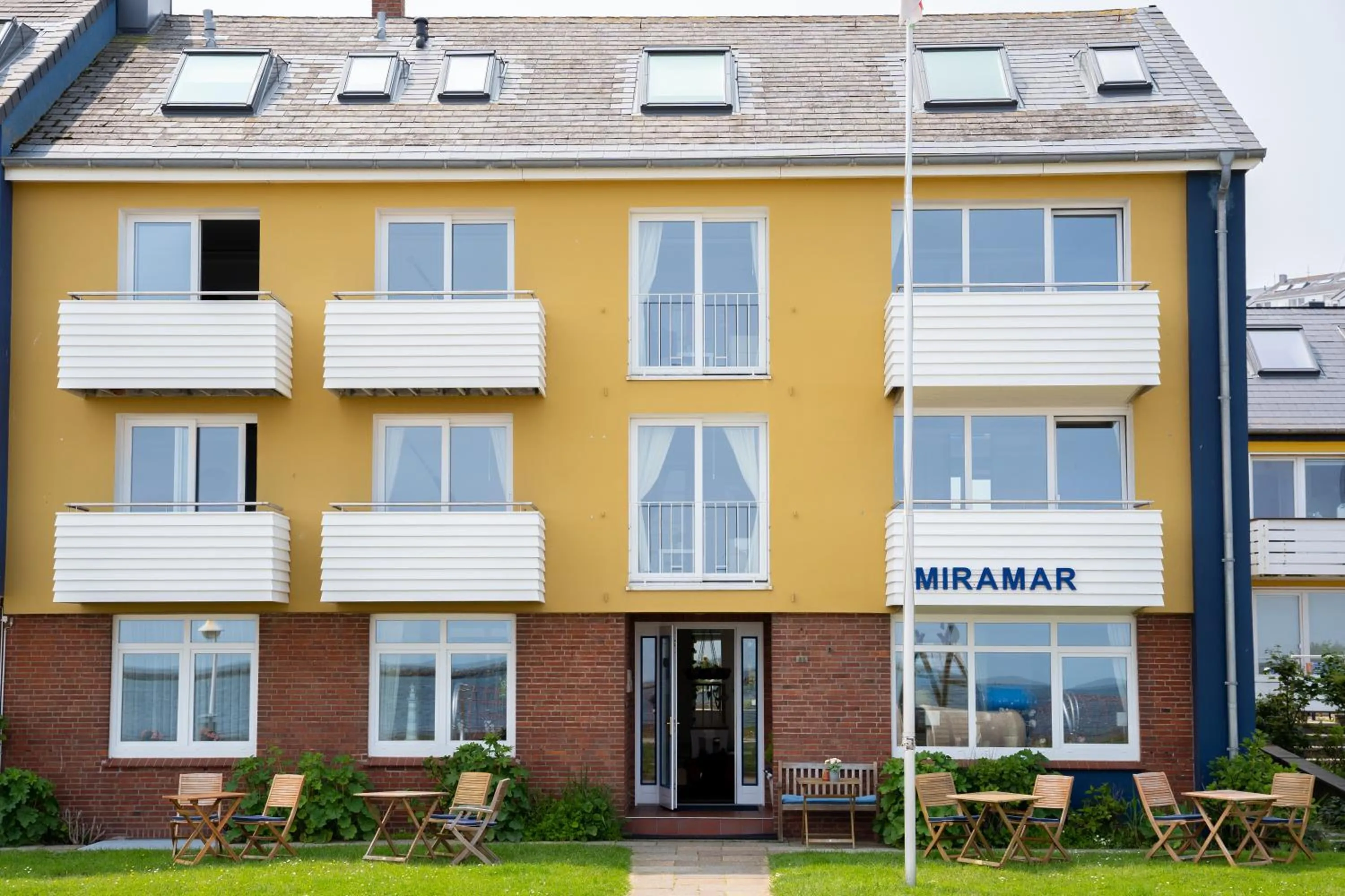 Property building in Miramar