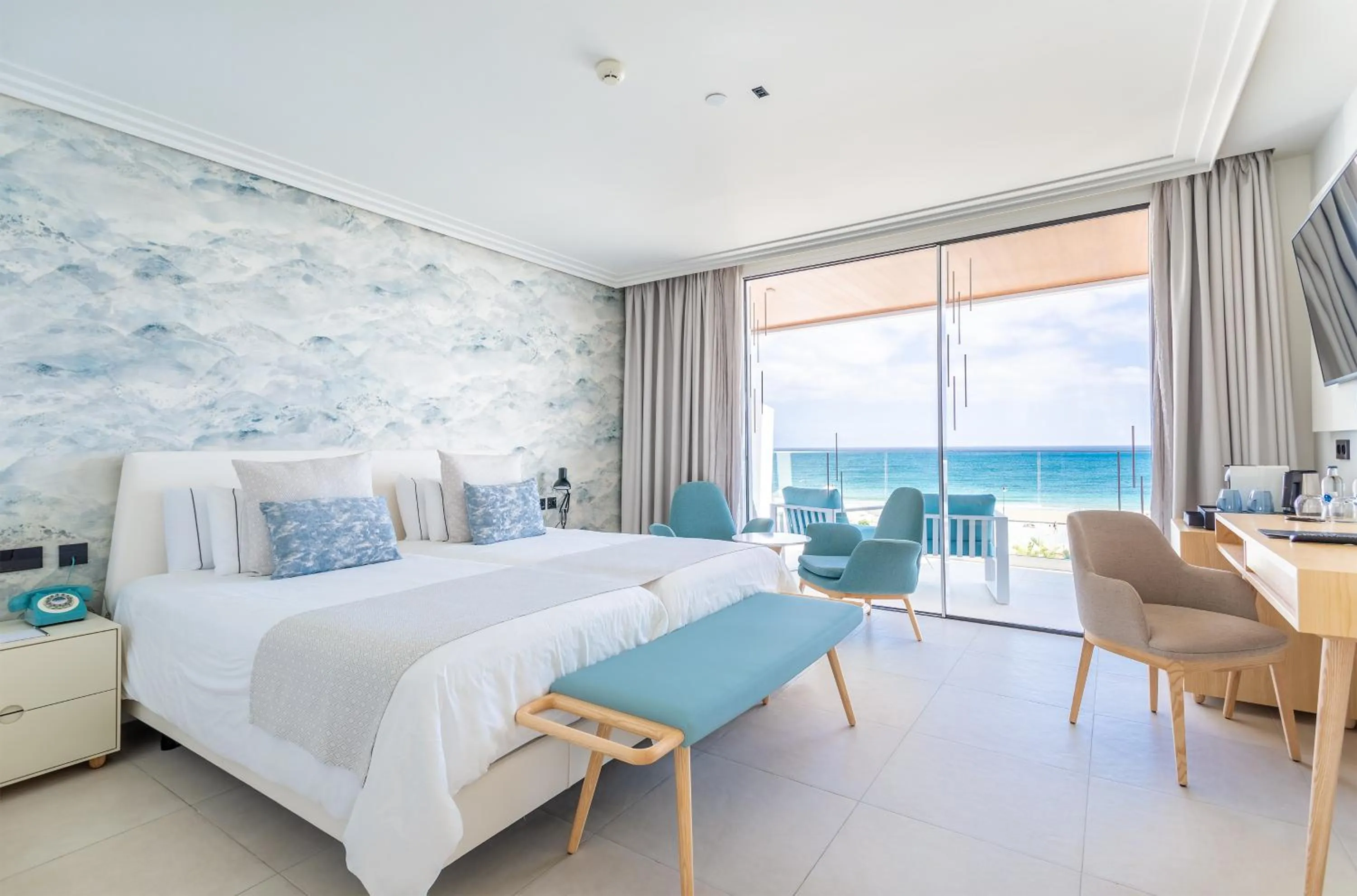 Photo of the whole room, Bed in Hotel Lava Beach