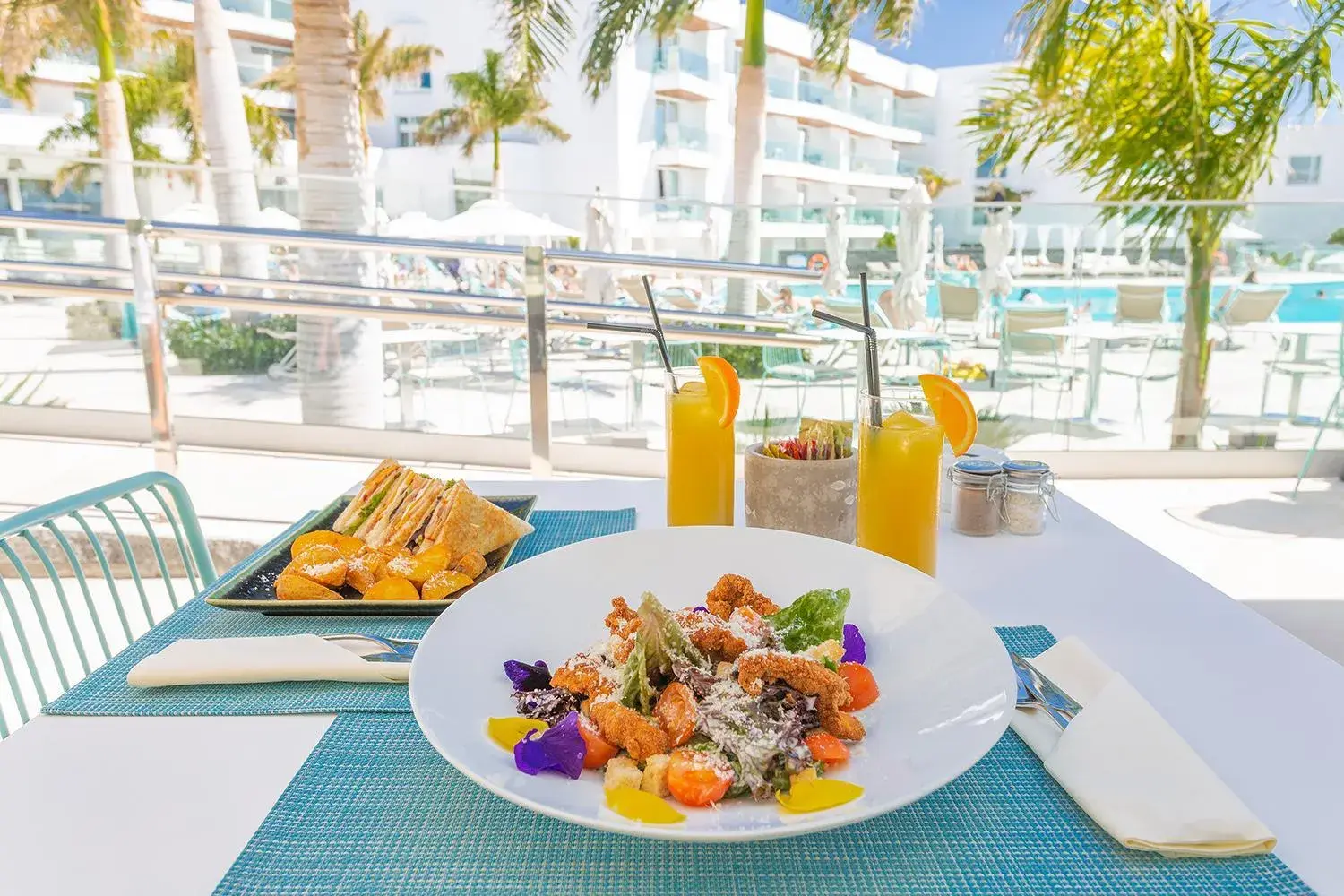 Restaurant/places to eat in Hotel Lava Beach Restaurant/places to eat in Hotel Lava Beach