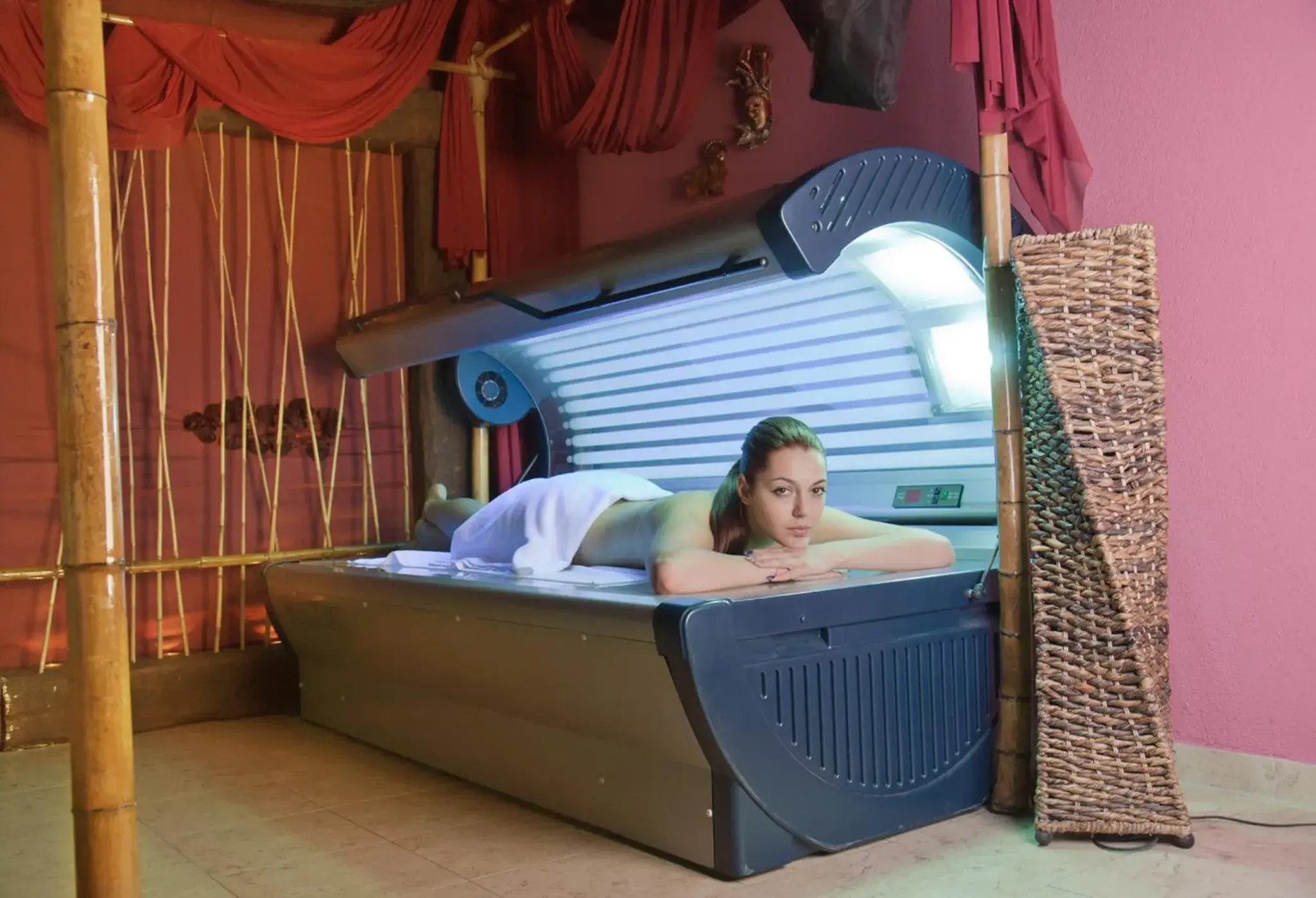 Solarium, Bed in Molerite Complex Solarium, Bed in Molerite Complex