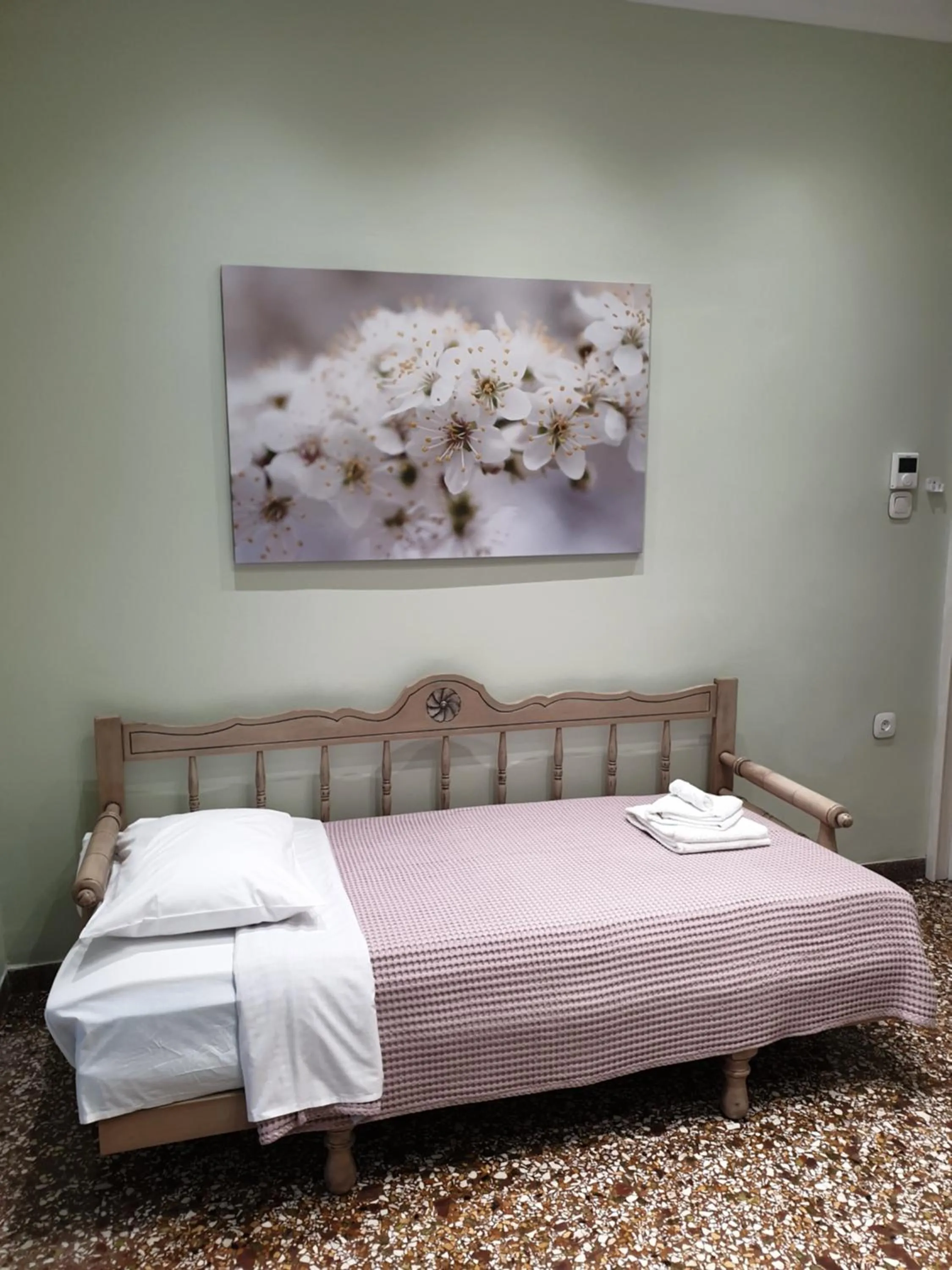 Bed in Grandma's Chic & Bright Athenian home with a Patio