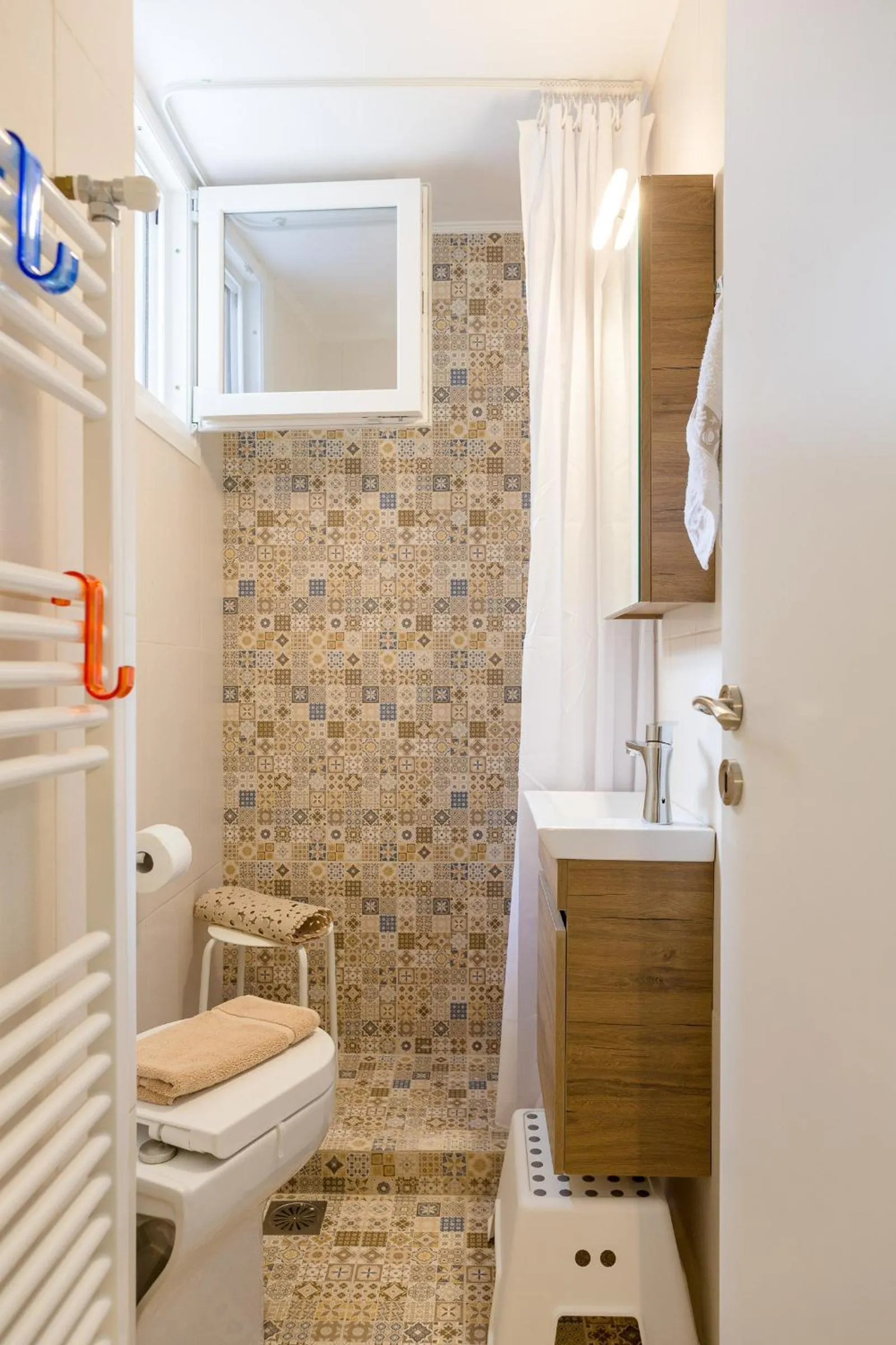 Grandma's Chic & Bright Athenian home with a Patio