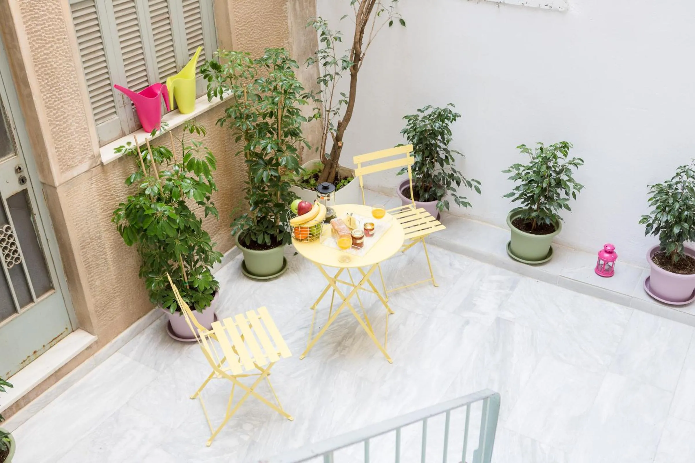 Grandma's Chic & Bright Athenian home with a Patio