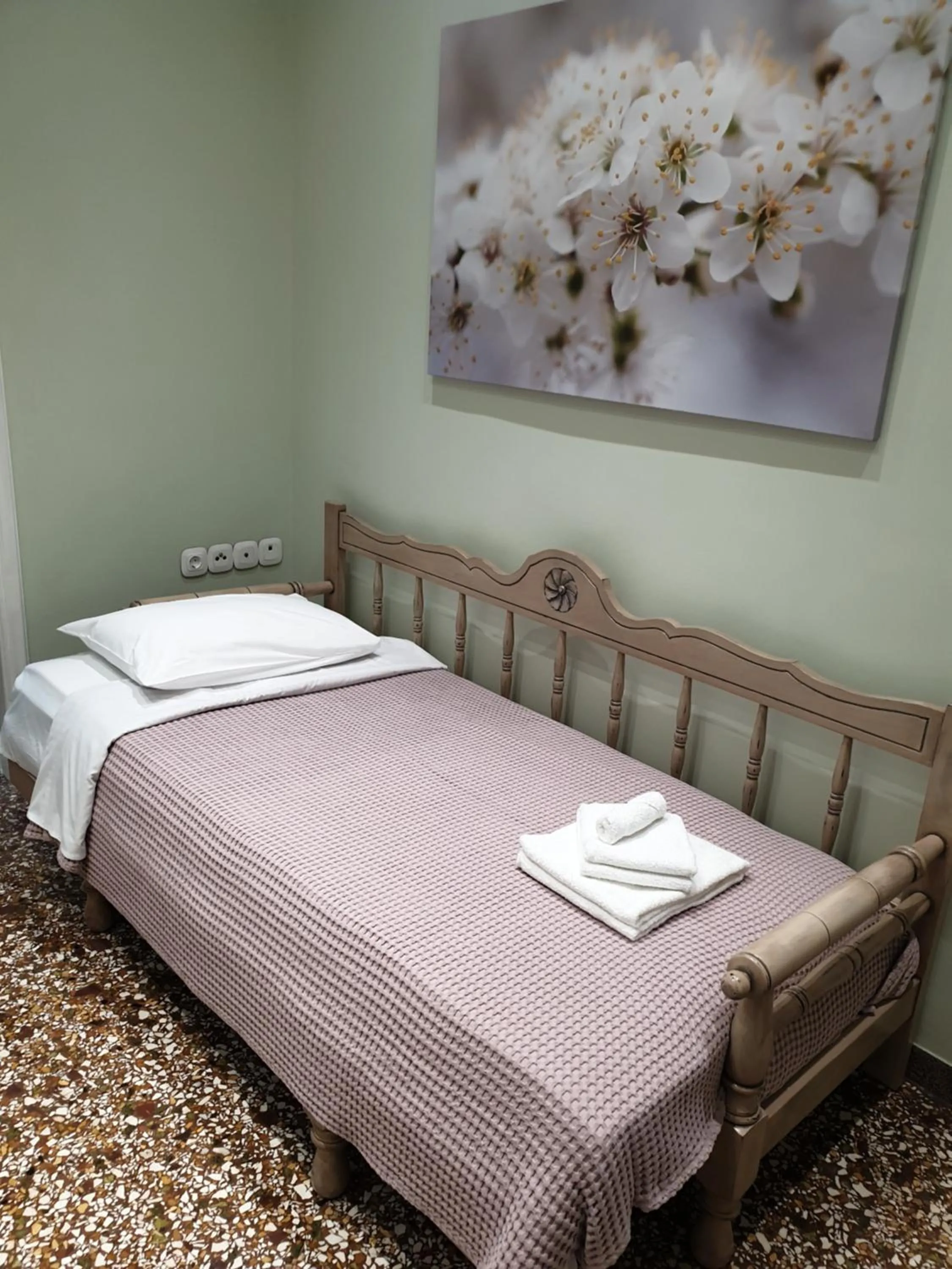 Bed in Grandma's Chic & Bright Athenian home with a Patio