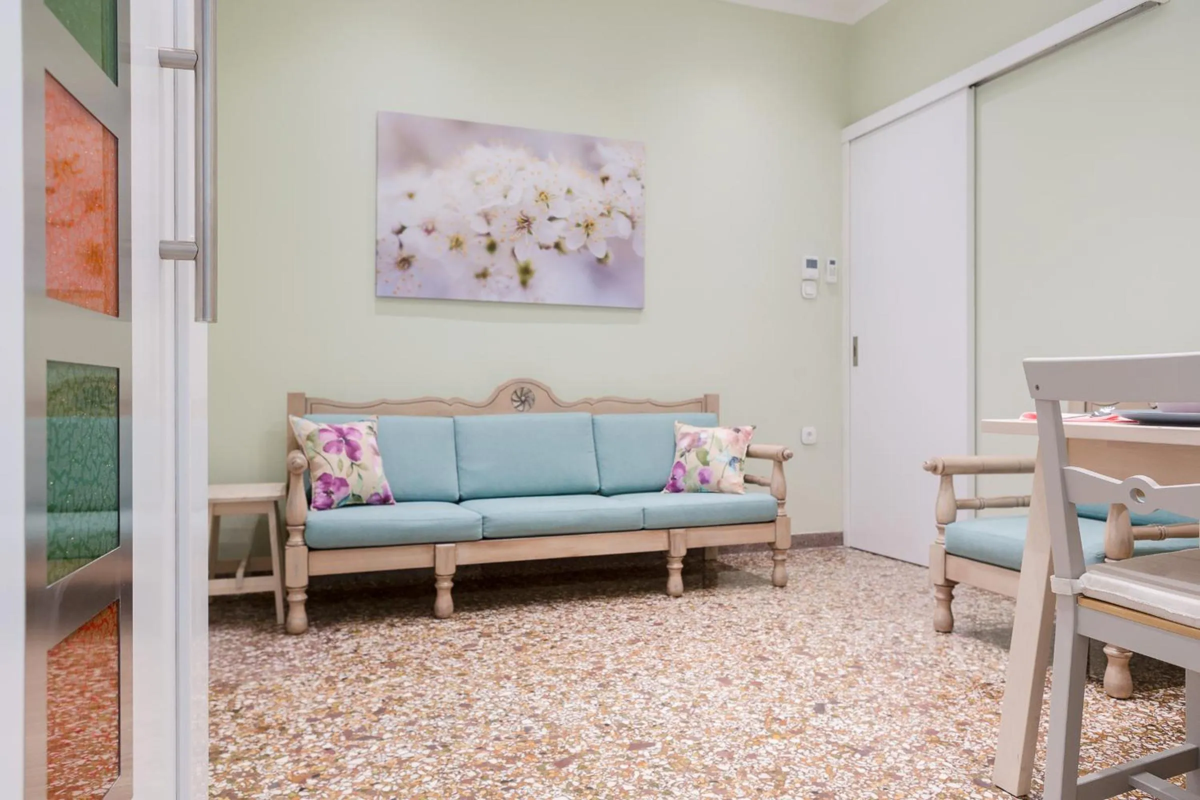 Grandma's Chic & Bright Athenian home with a Patio