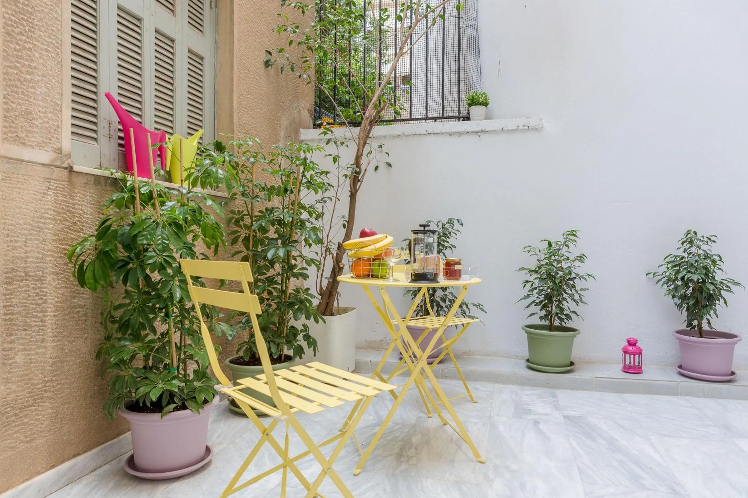 Grandma's Chic & Bright Athenian home with a Patio
