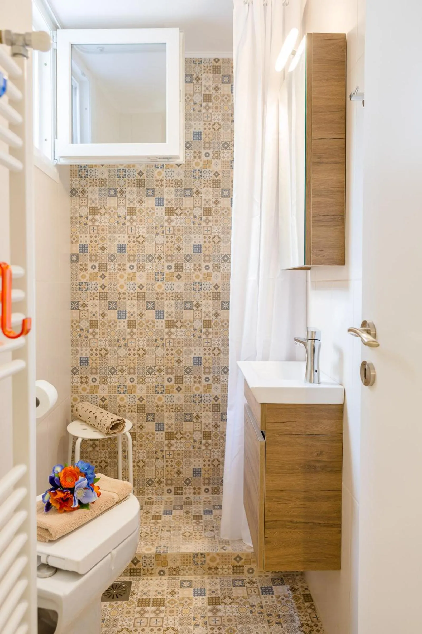Grandma's Chic & Bright Athenian home with a Patio