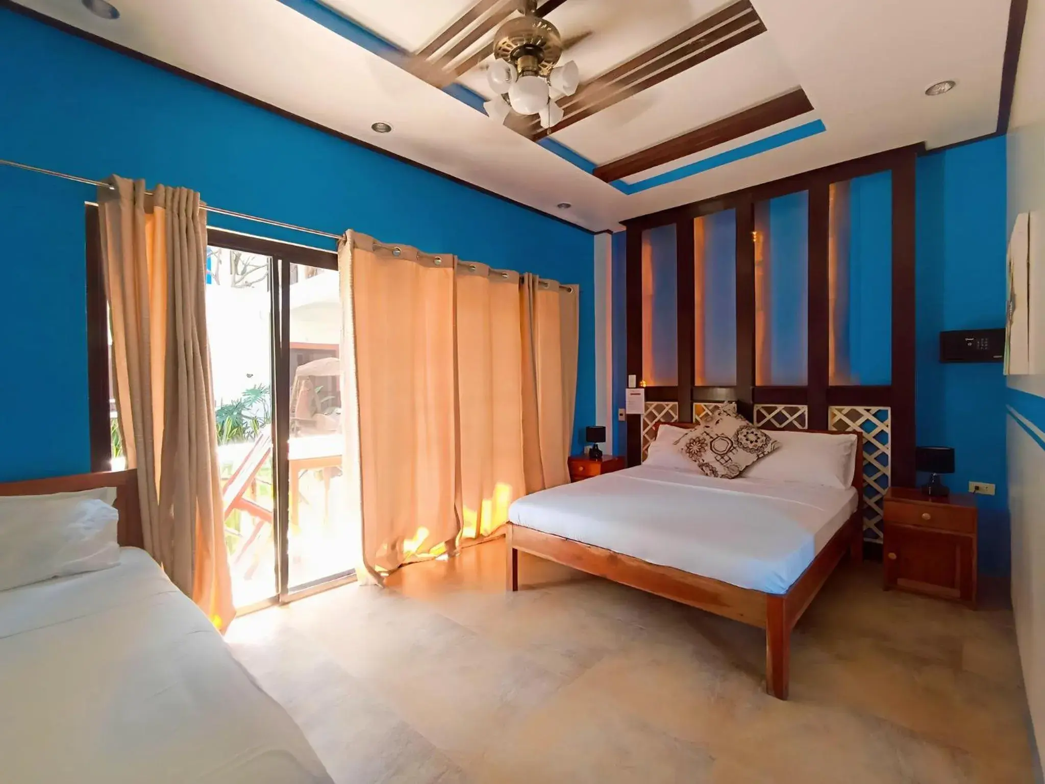 Superior Queen Room in Hotel Oasis Port Barton Superior Queen Room in Hotel Oasis Port Barton