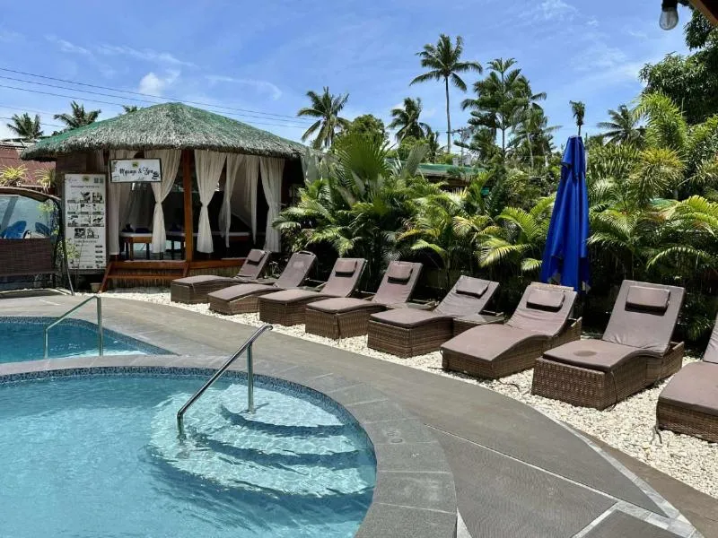 Swimming pool in Hotel Oasis Port Barton