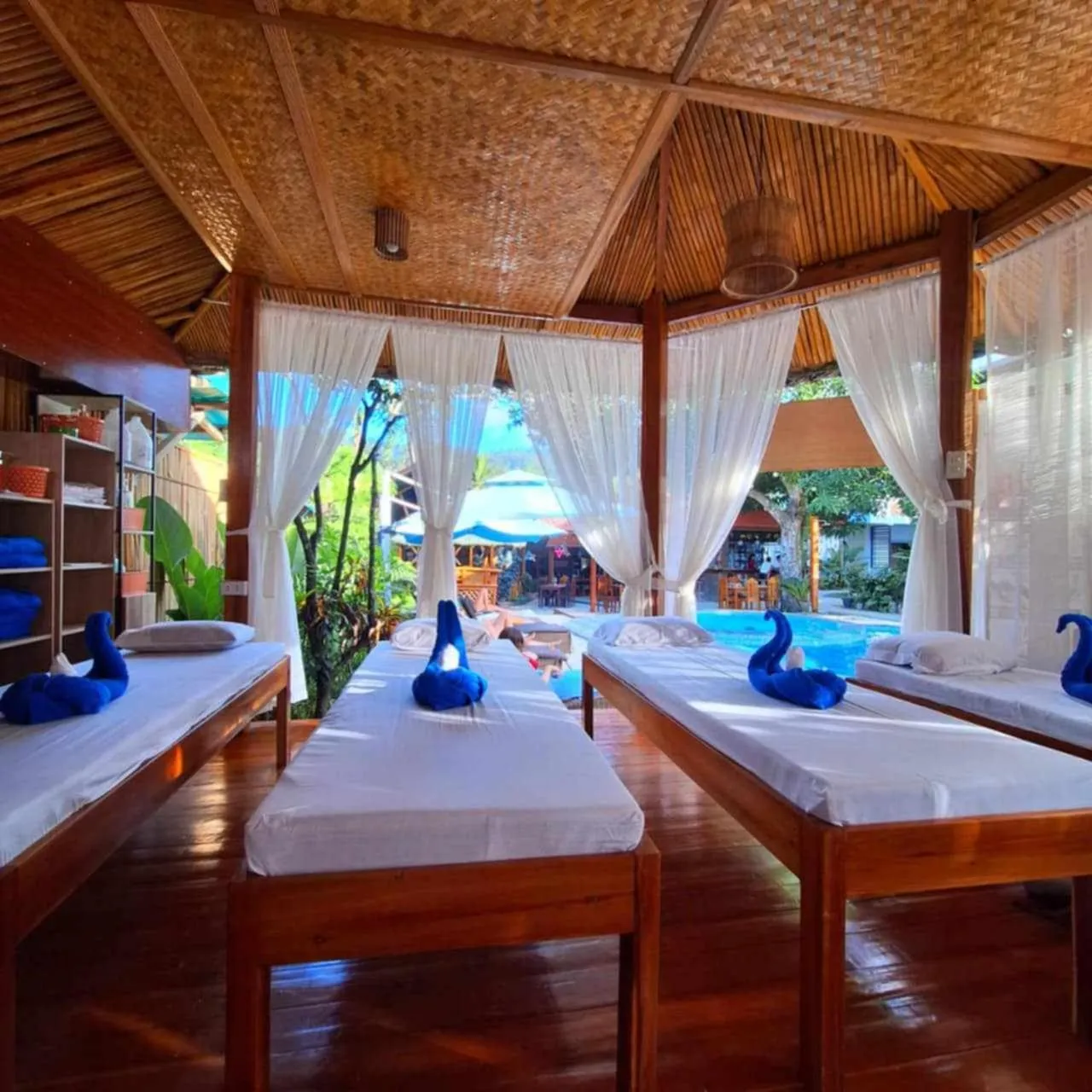 Activities, Bed in Hotel Oasis Port Barton