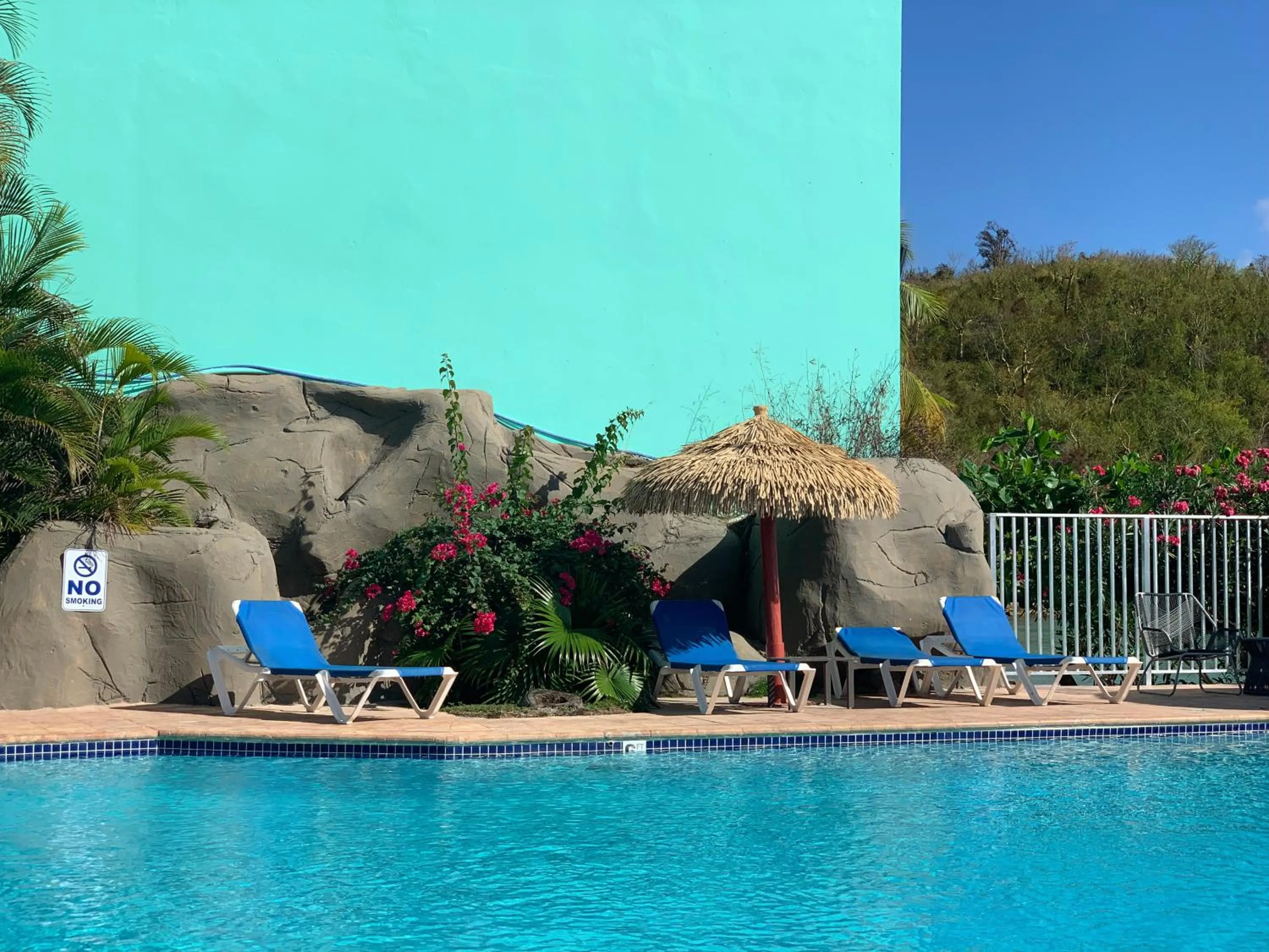 Swimming pool in Emerald Beach Resort