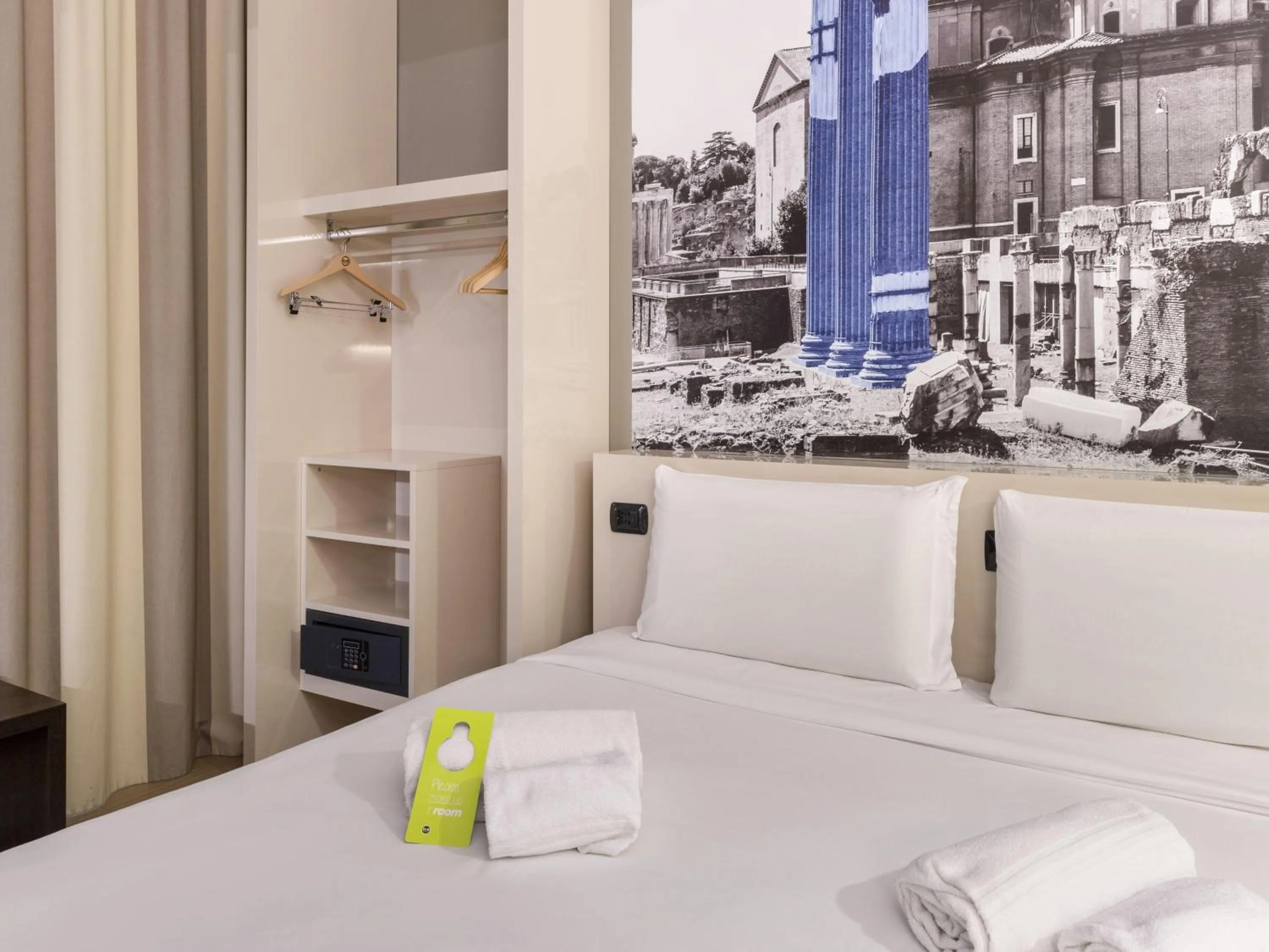 Photo of the whole room, Bed in B&B Hotel Roma Trastevere