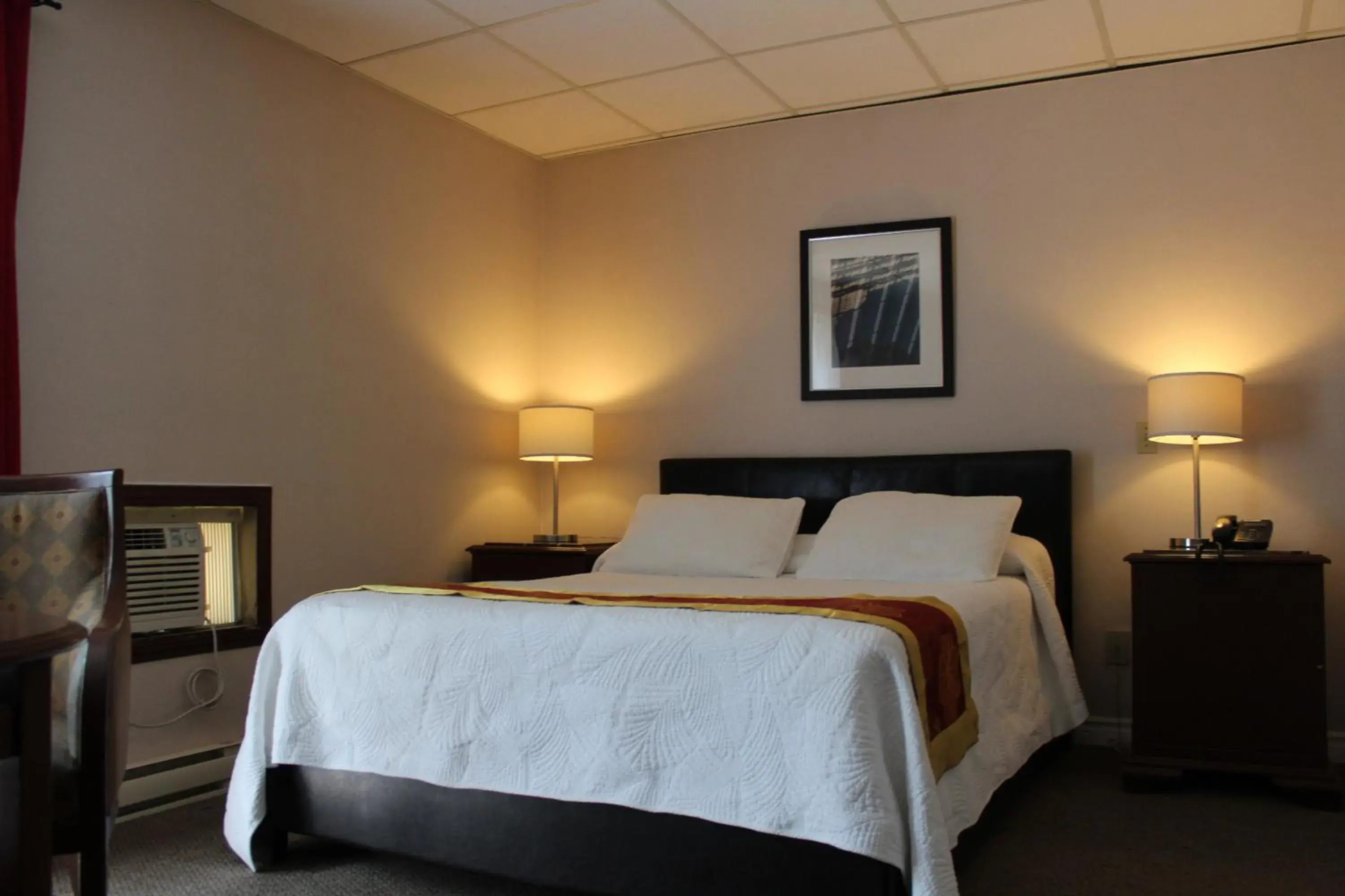 Queen Room in Motel Capri & Suites Queen Room in Motel Capri & Suites