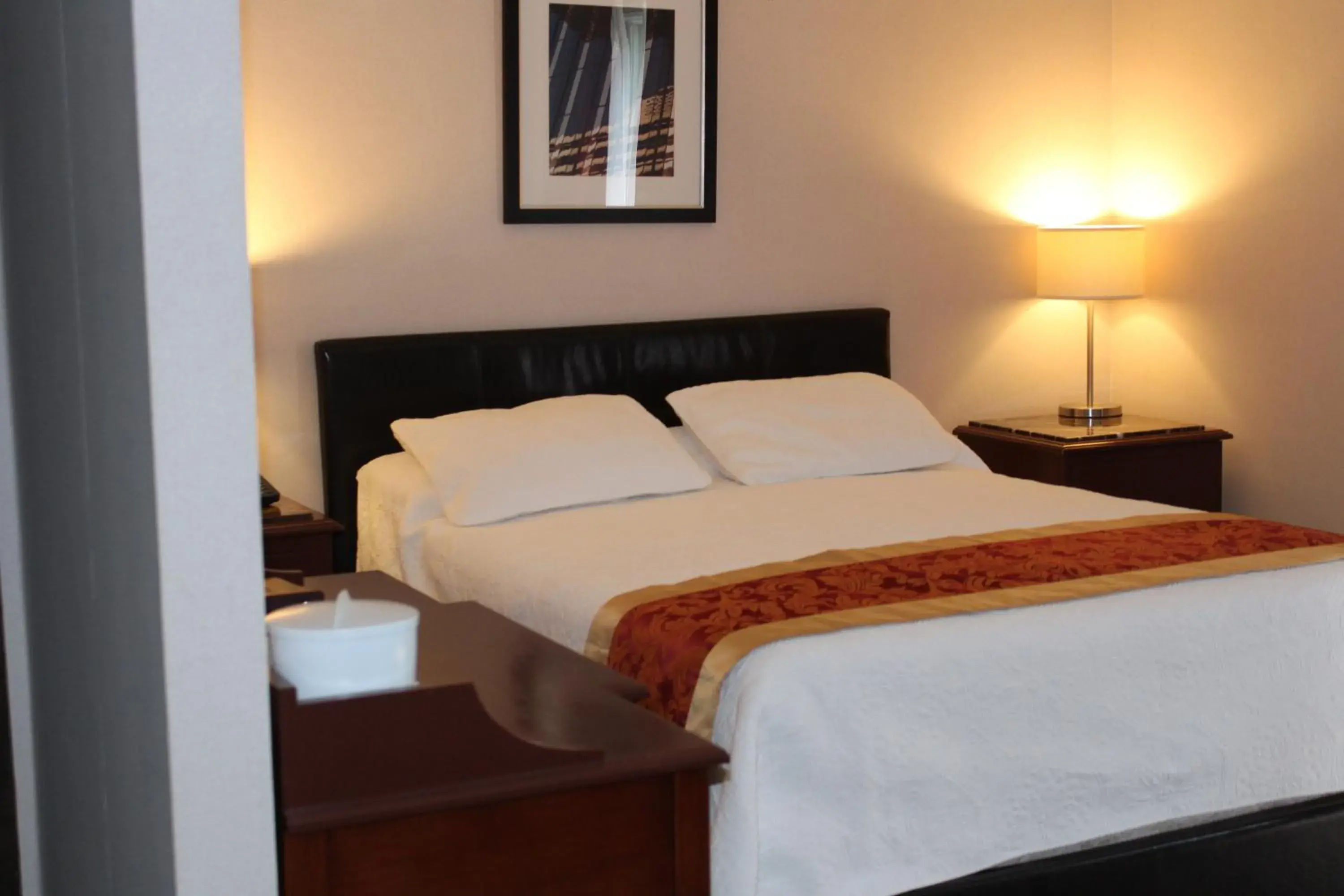 Queen Room with Sofa Bed in Motel Capri & Suites Queen Room with Sofa Bed in Motel Capri & Suites