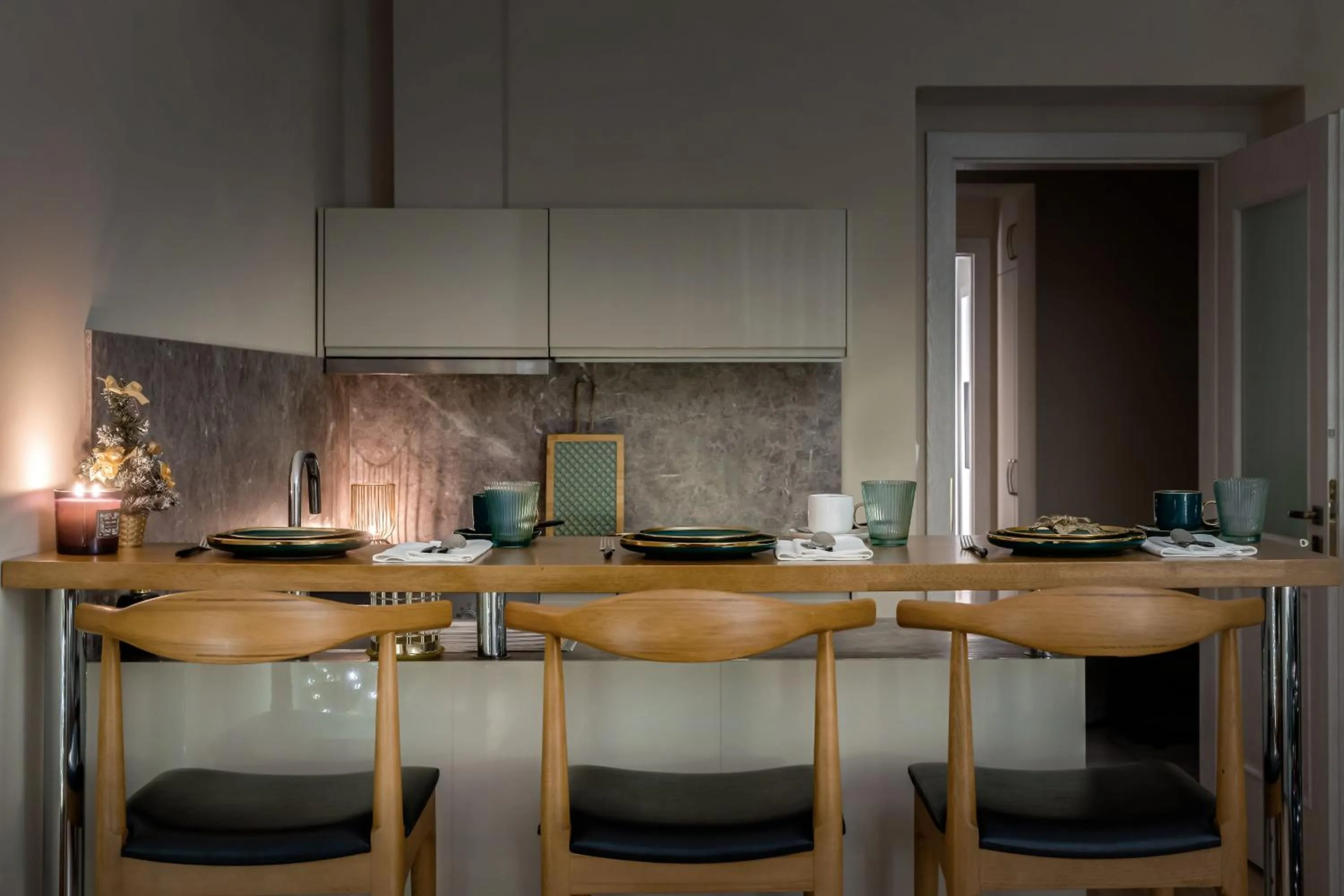 Kitchen or kitchenette in Louren Apartments