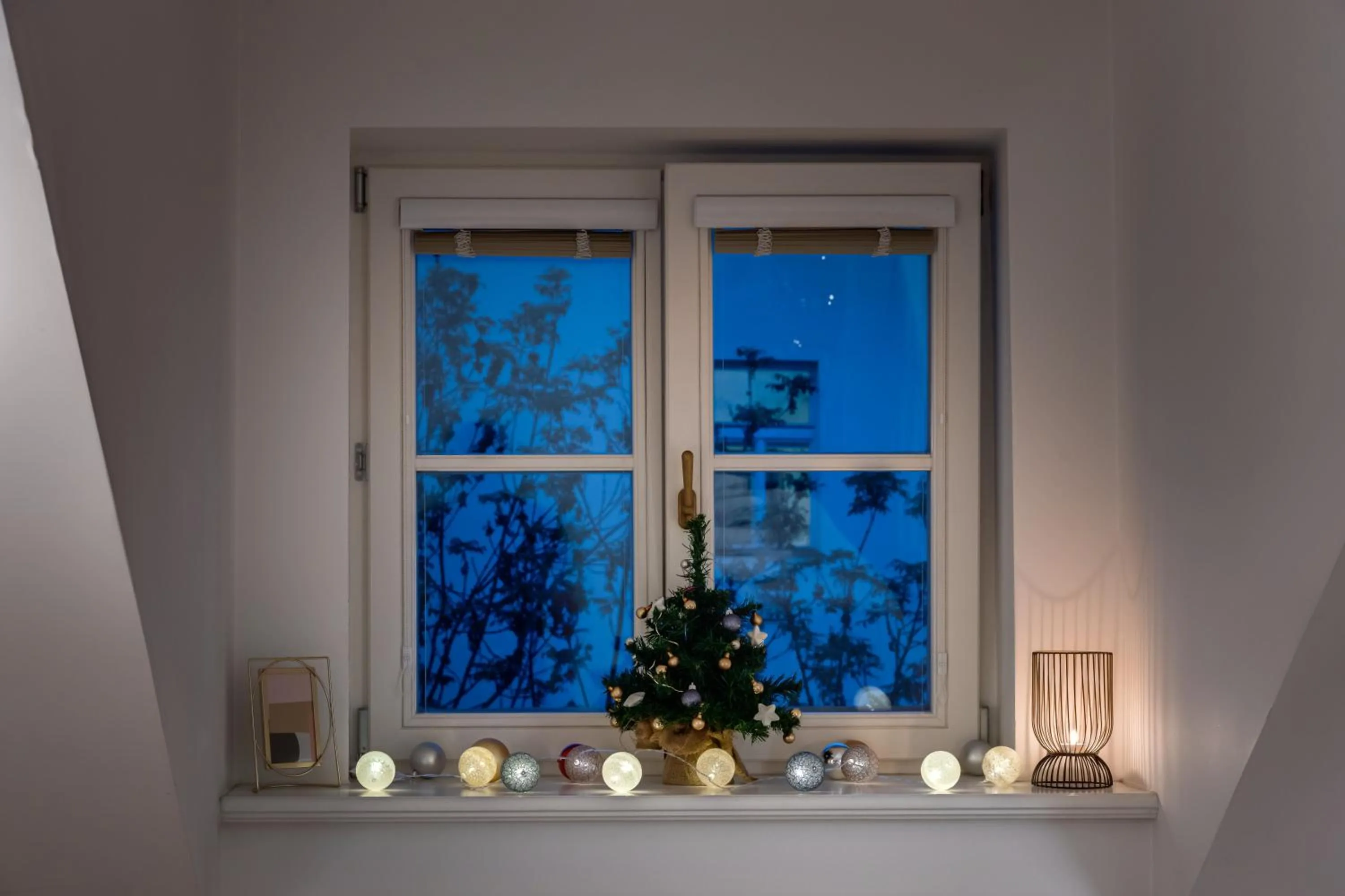 Decorative detail in Louren Apartments