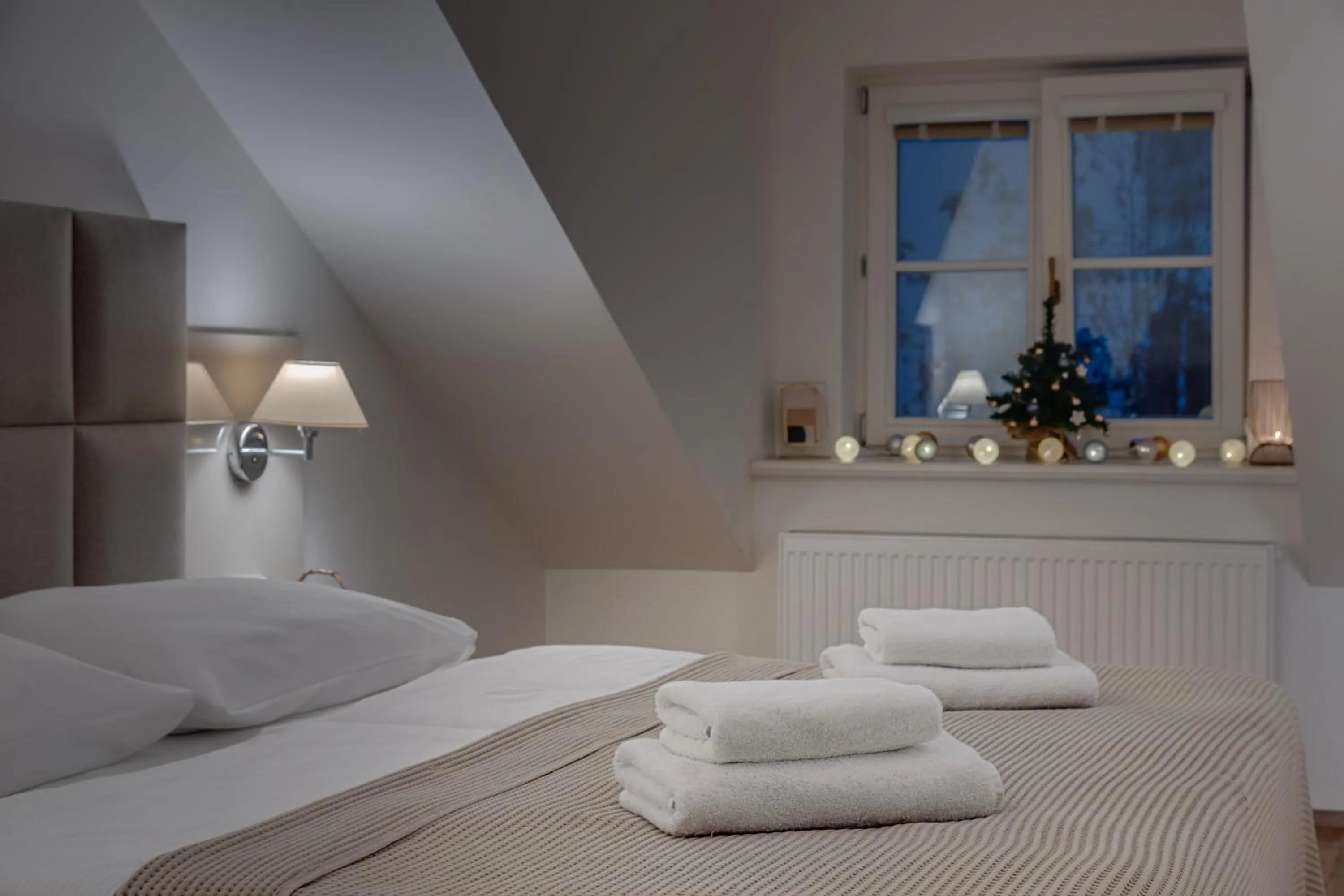 Bed in Louren Apartments