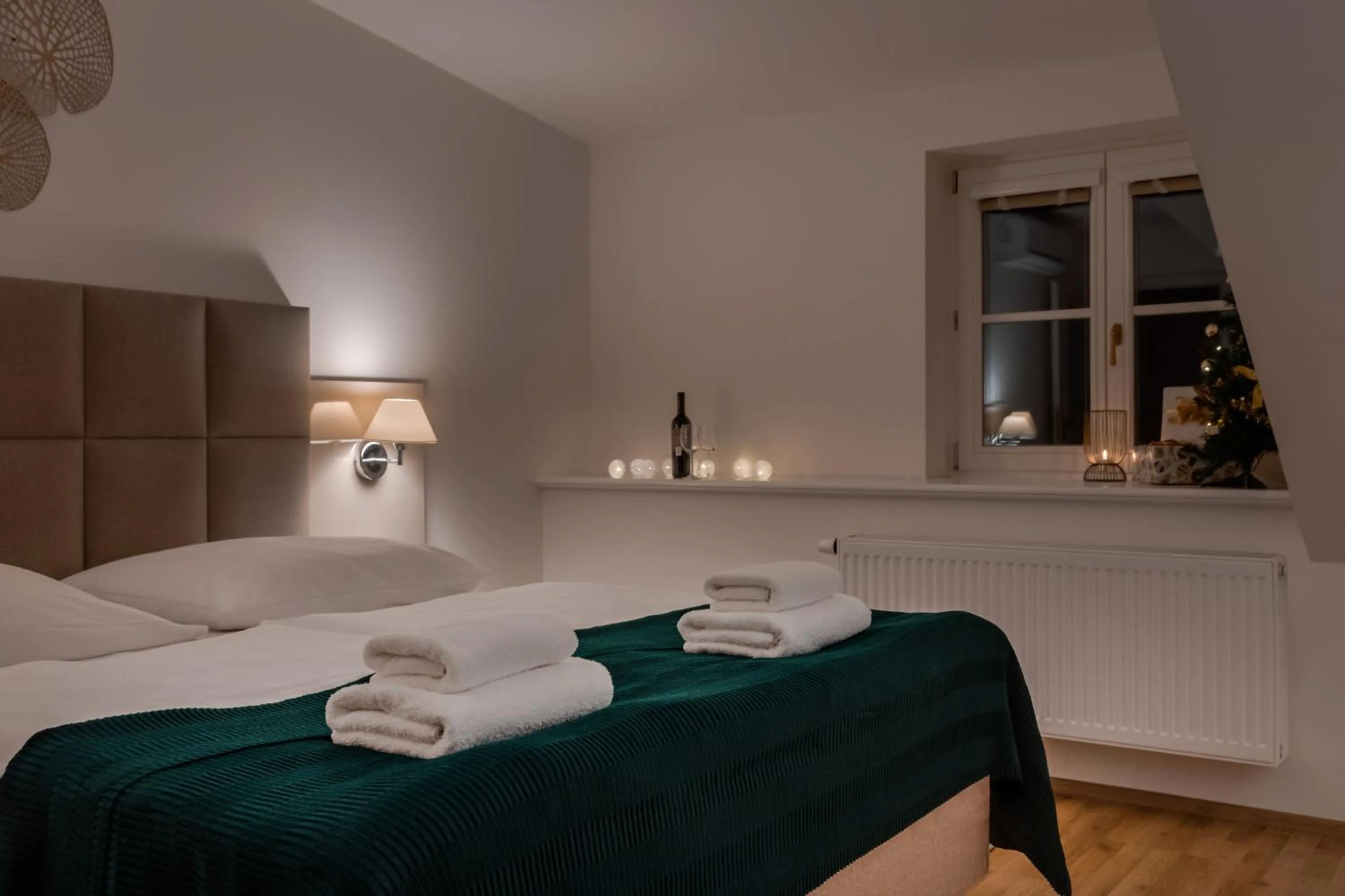 Bed in Louren Apartments