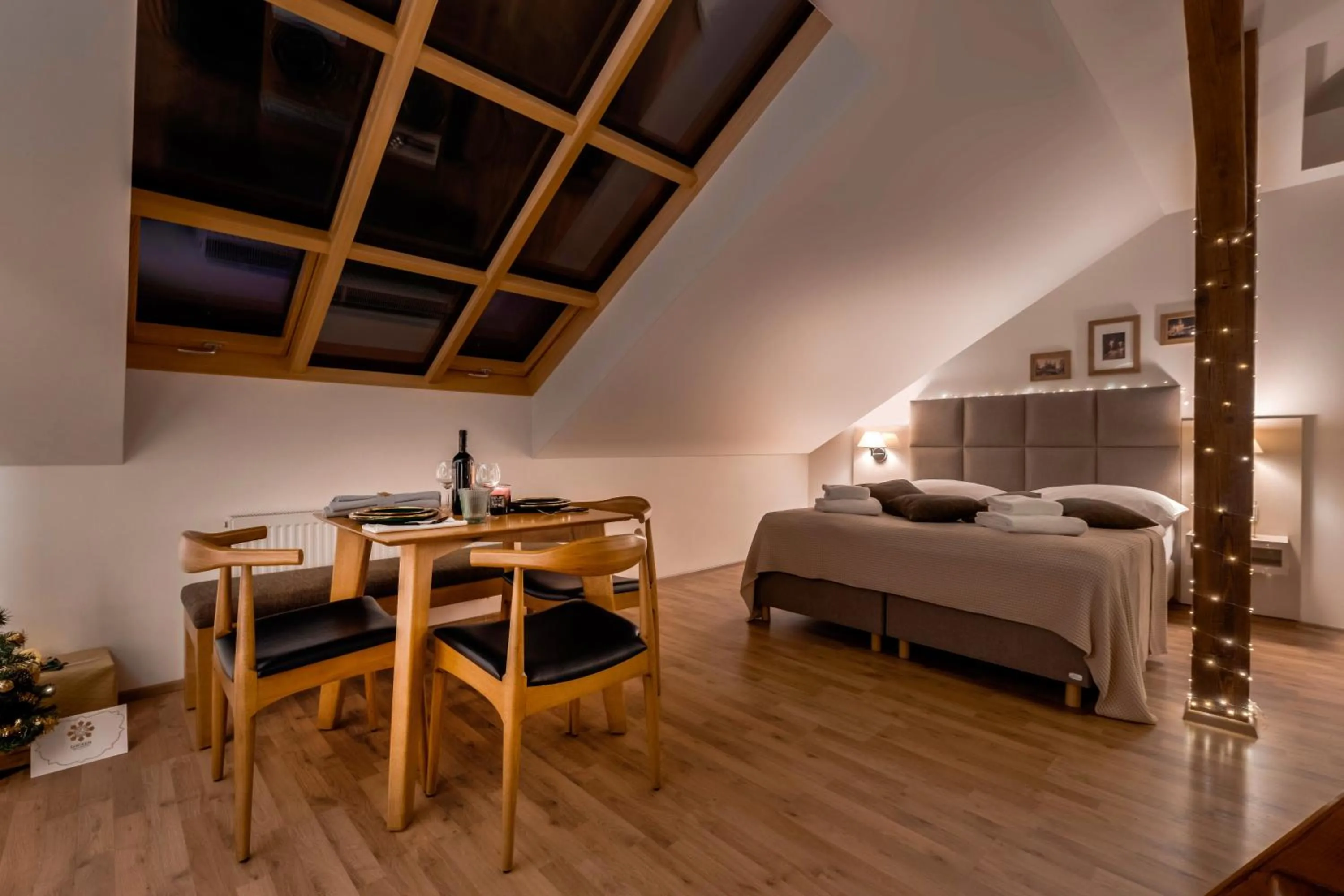 Bed in Louren Apartments