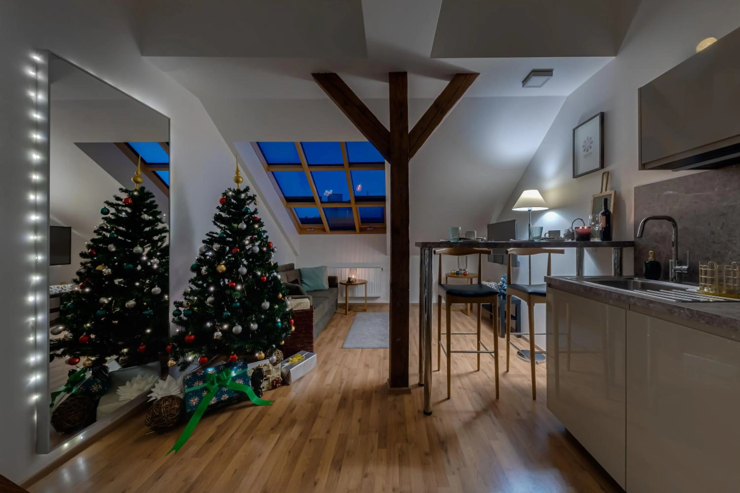 Kitchen or kitchenette in Louren Apartments