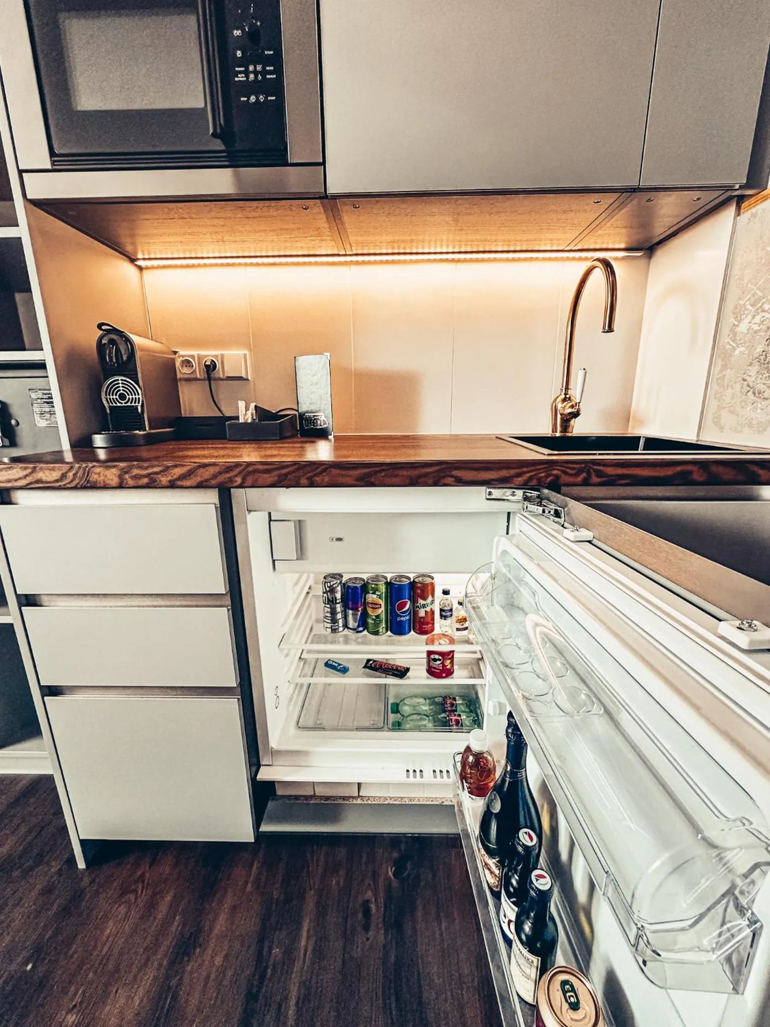 Kitchen or kitchenette in Alfons Boutique Hotel