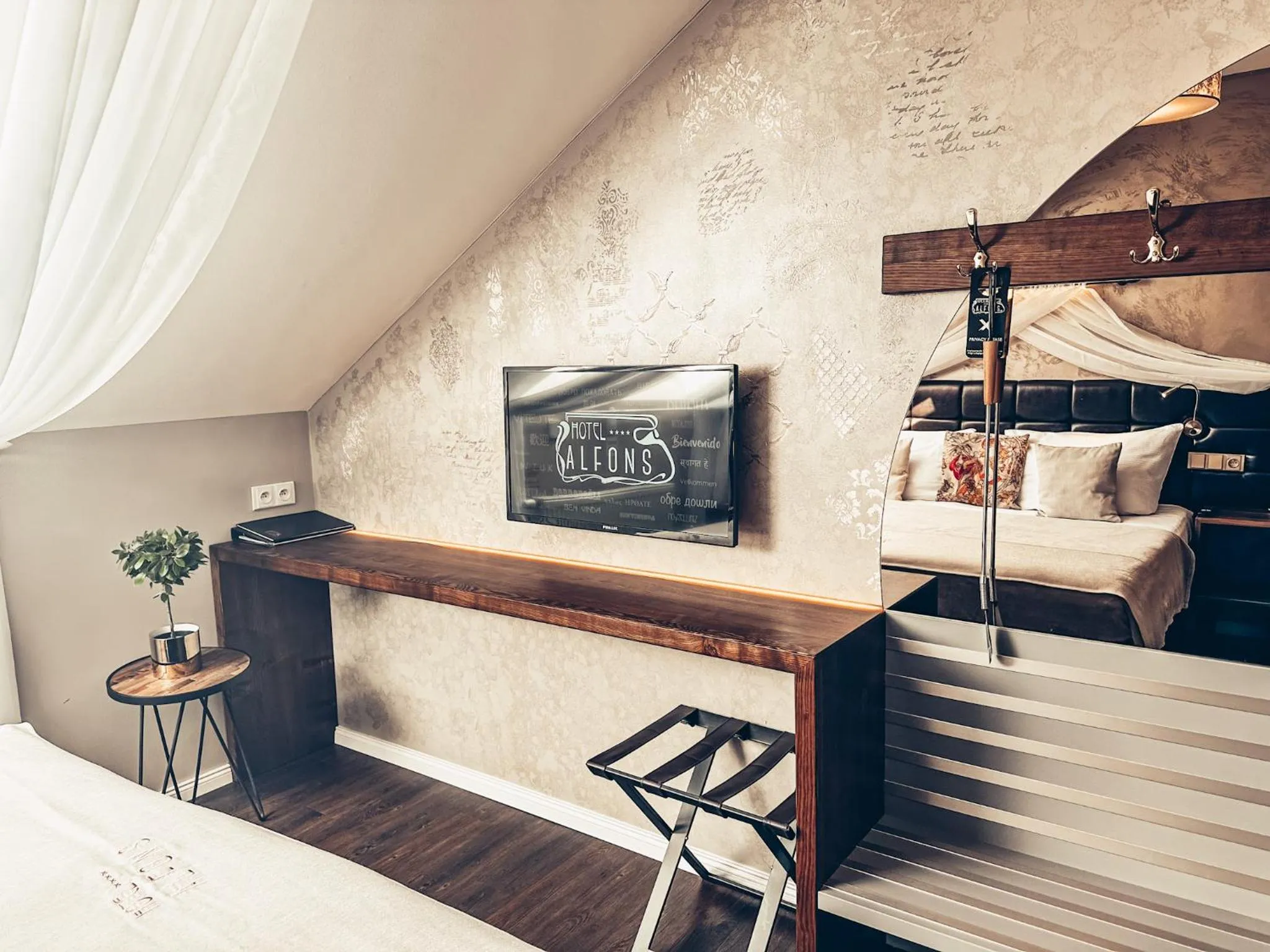 TV and multimedia, Bed in Alfons Boutique Hotel