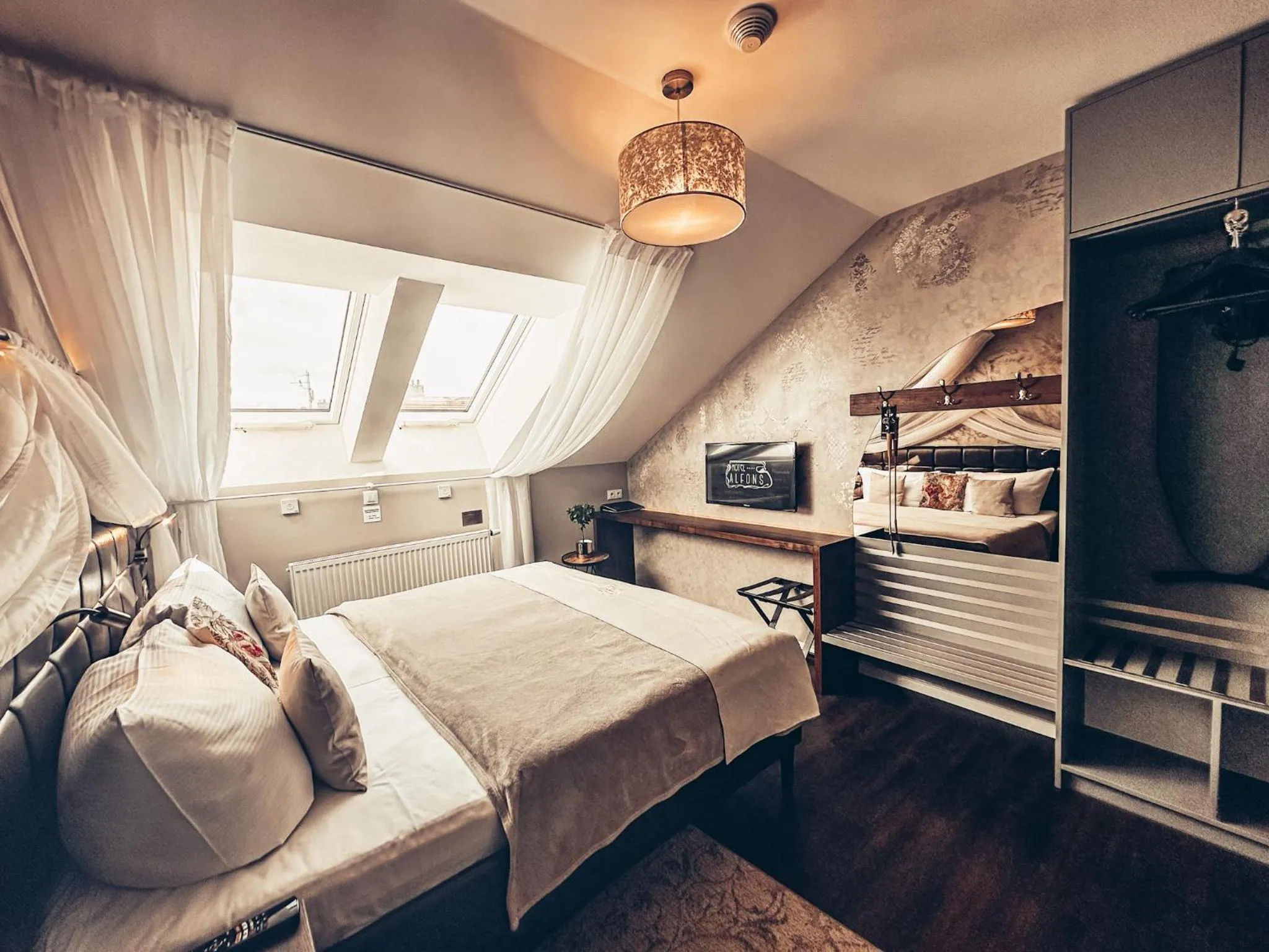 TV and multimedia, Bed in Alfons Boutique Hotel