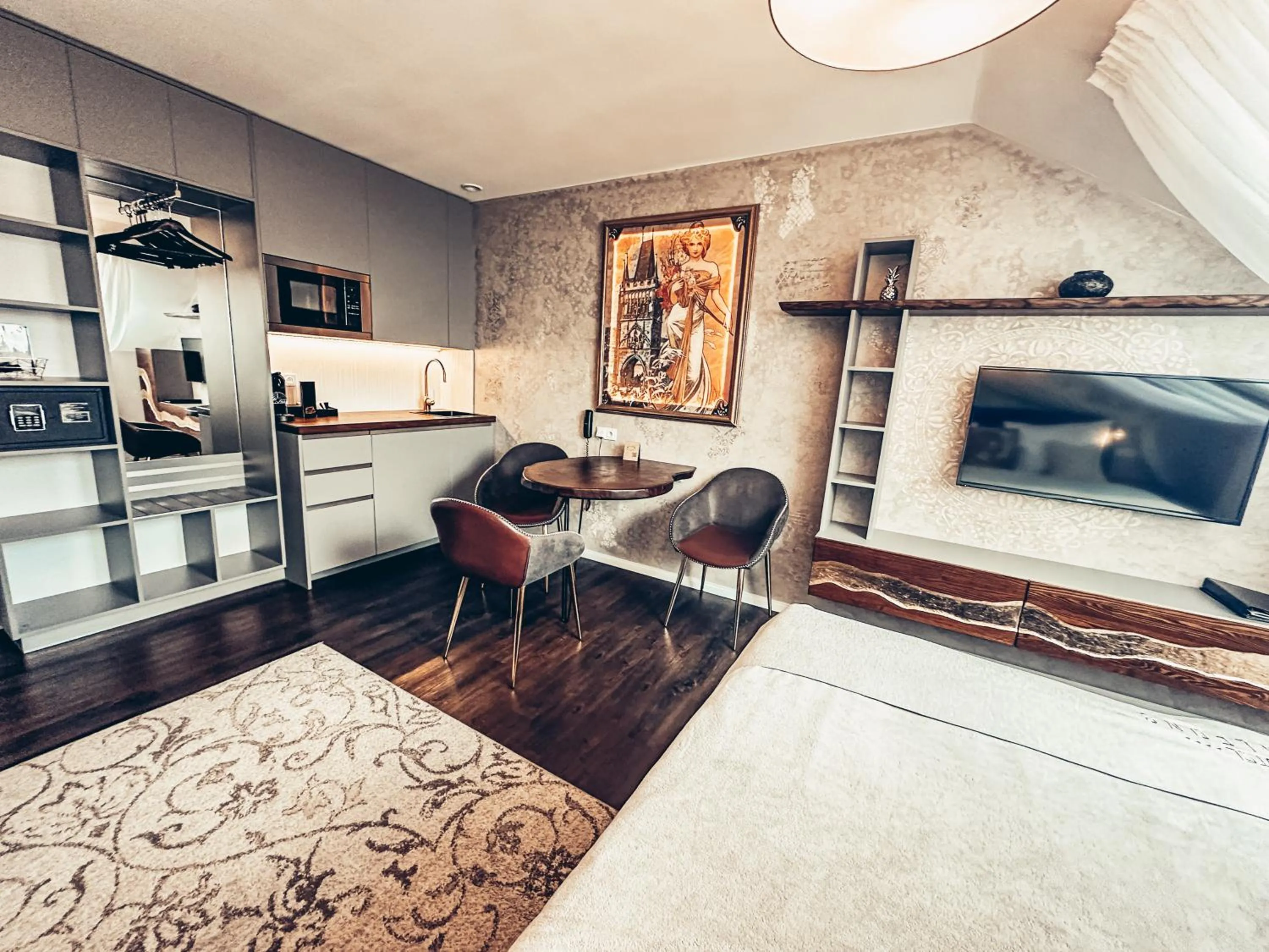 Kitchen or kitchenette in Alfons Boutique Hotel