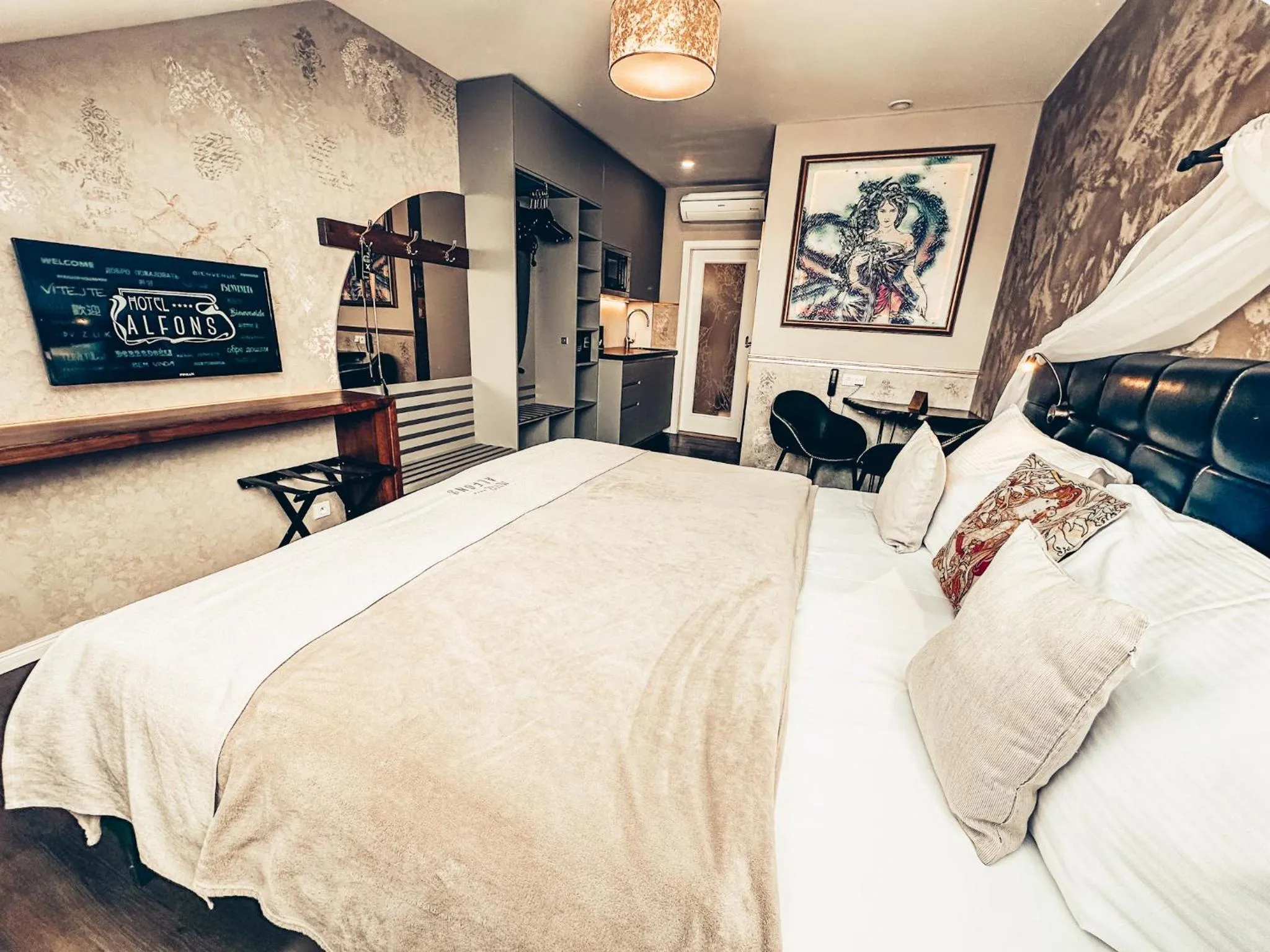 Photo of the whole room, Bed in Alfons Boutique Hotel