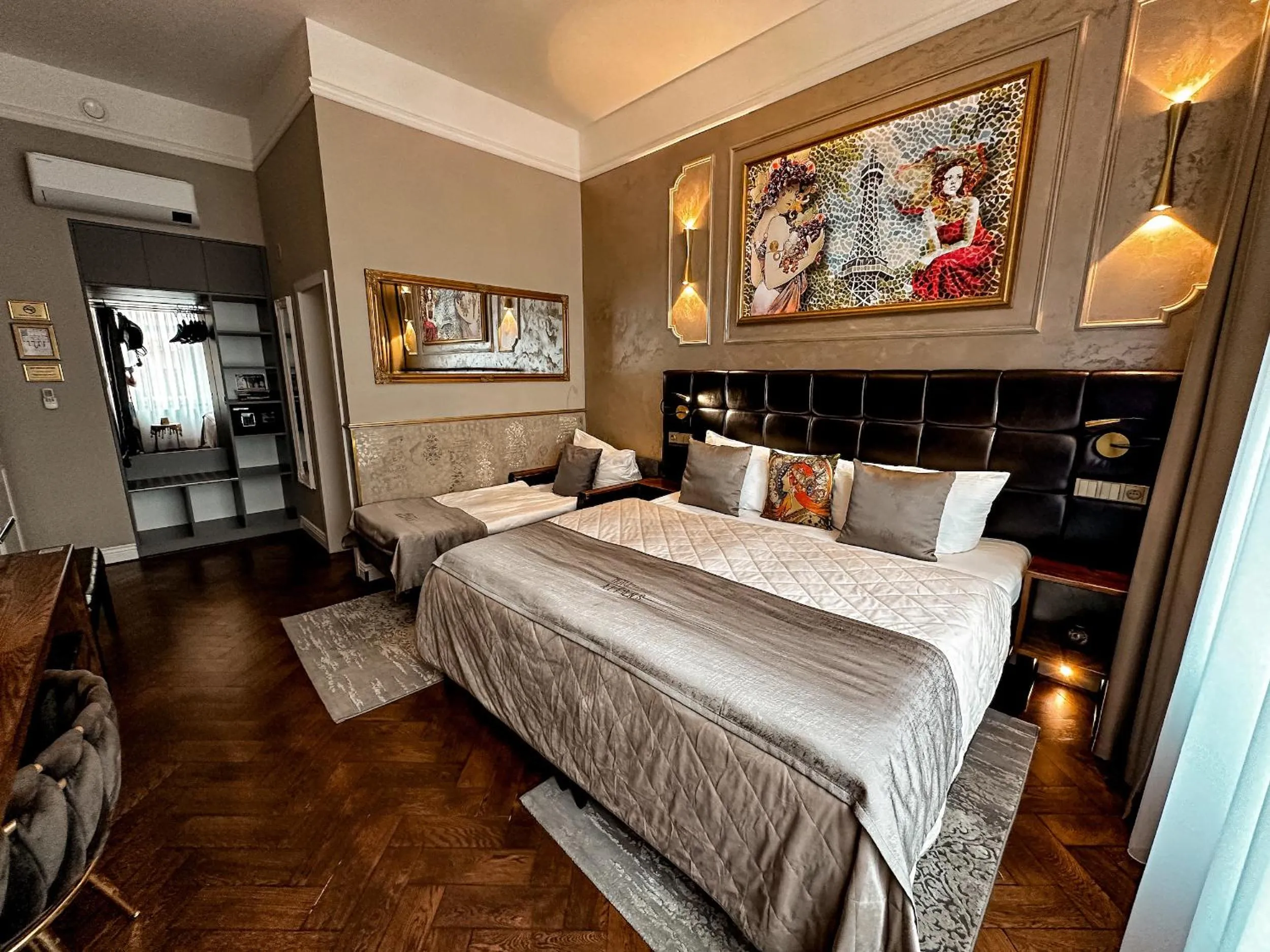 Bed in Alfons Boutique Hotel