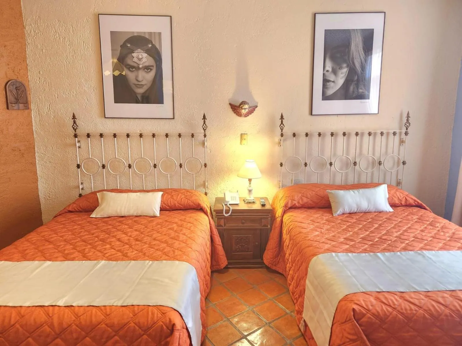 Bed in El Meson de los Poetas