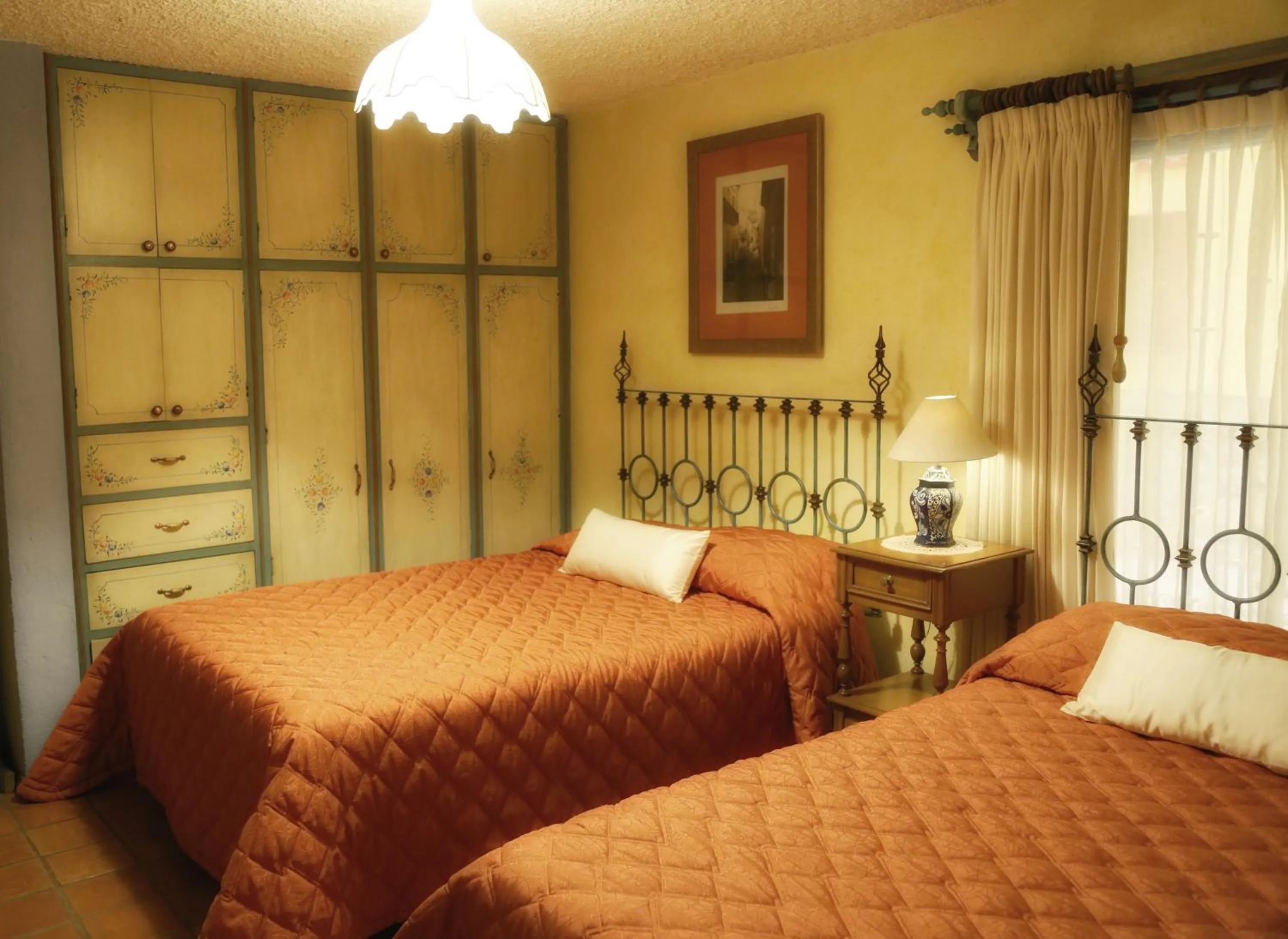 Photo of the whole room, Bed in El Meson de los Poetas