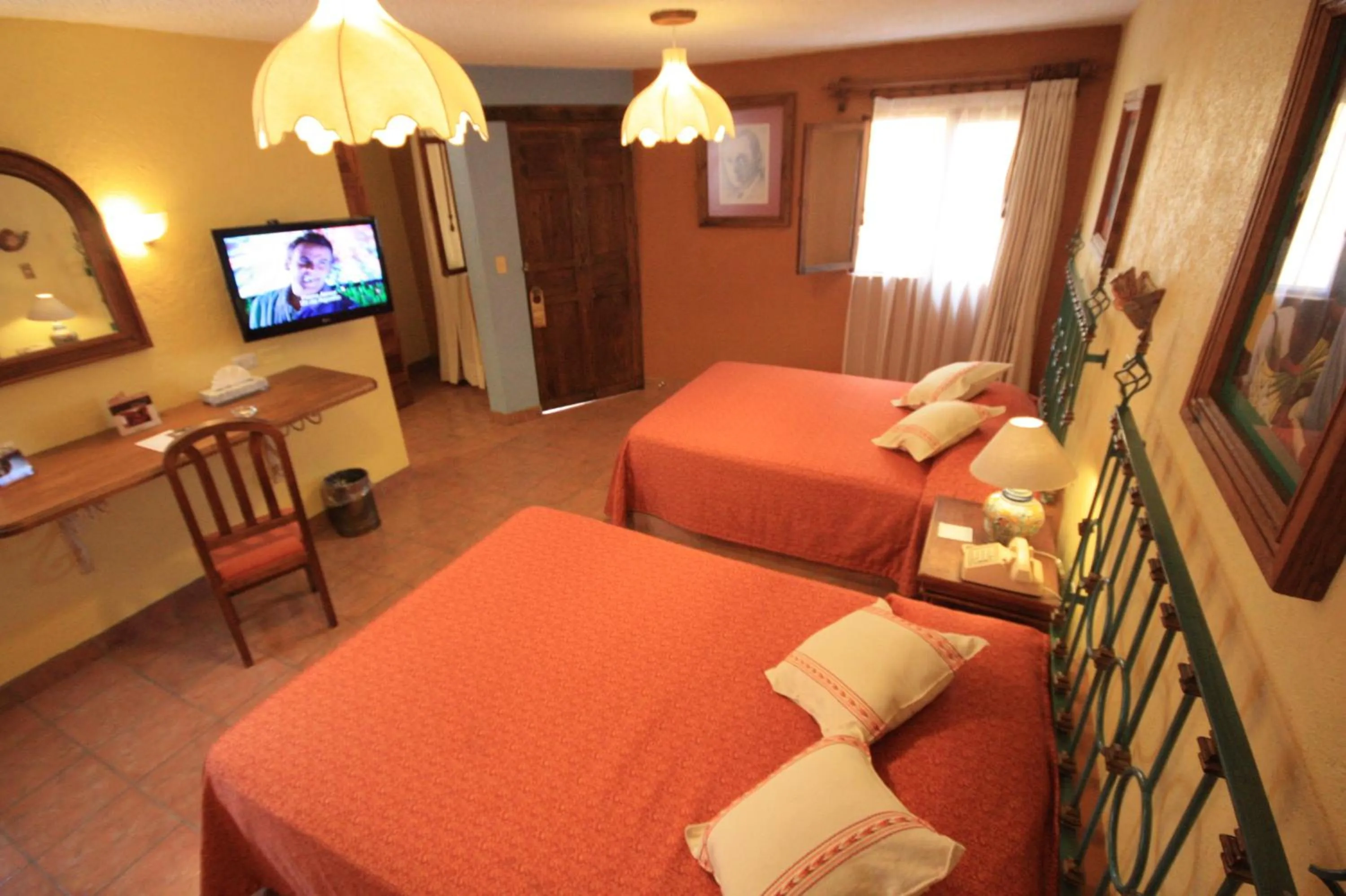 Photo of the whole room, Bed in El Meson de los Poetas