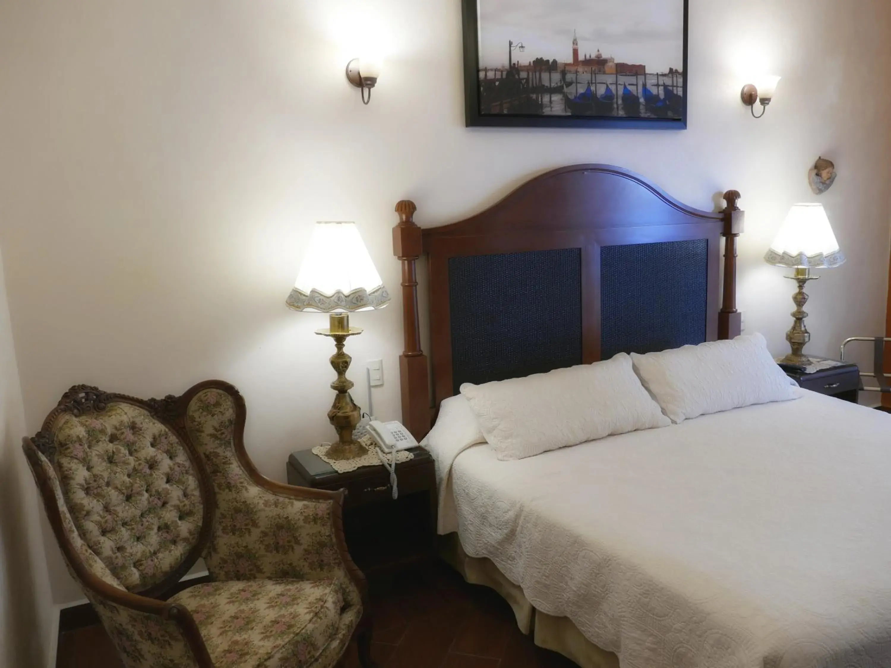 Photo of the whole room, Bed in El Meson de los Poetas Photo of the whole room, Bed in El Meson de los Poetas